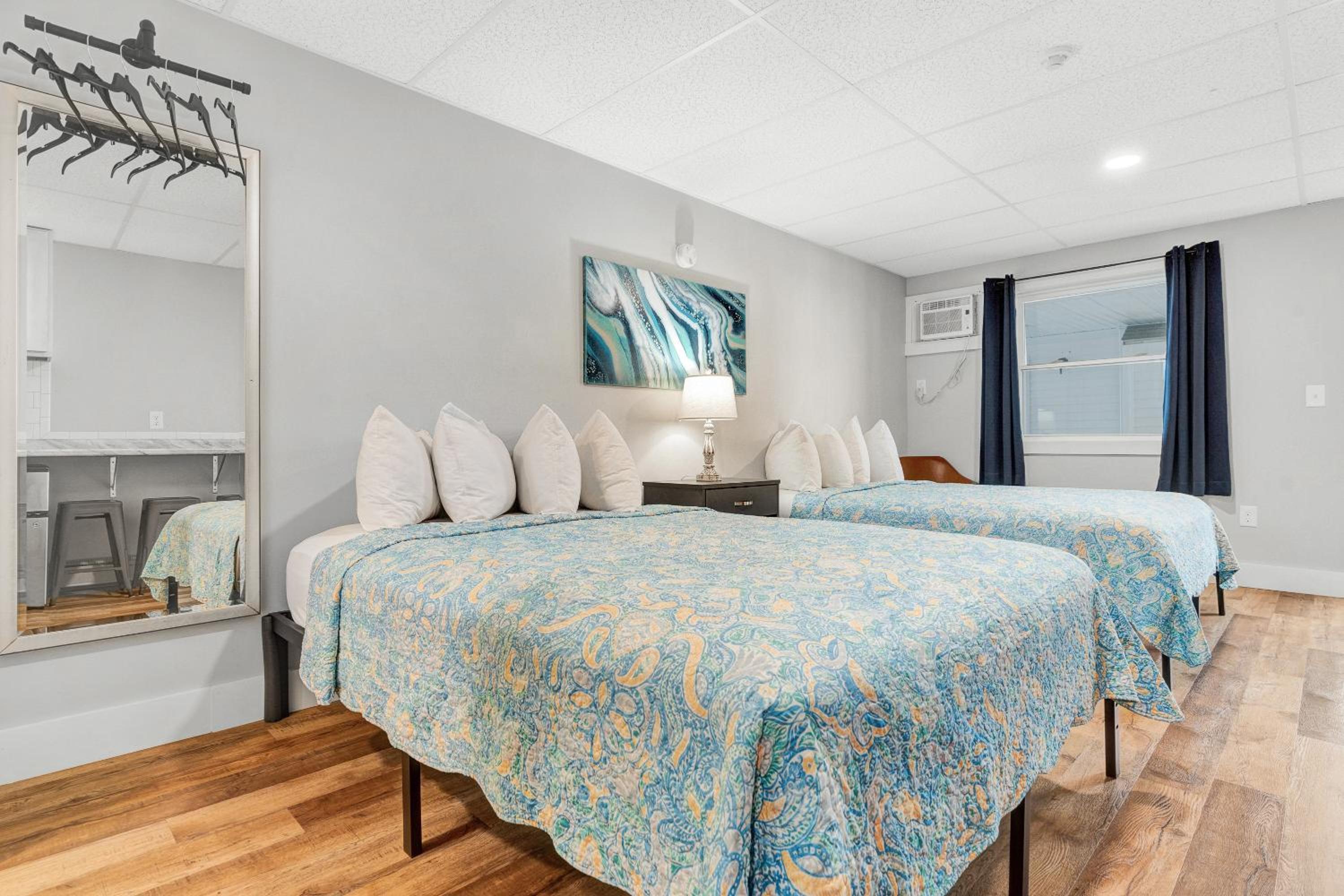 Abellona Inn & Suites