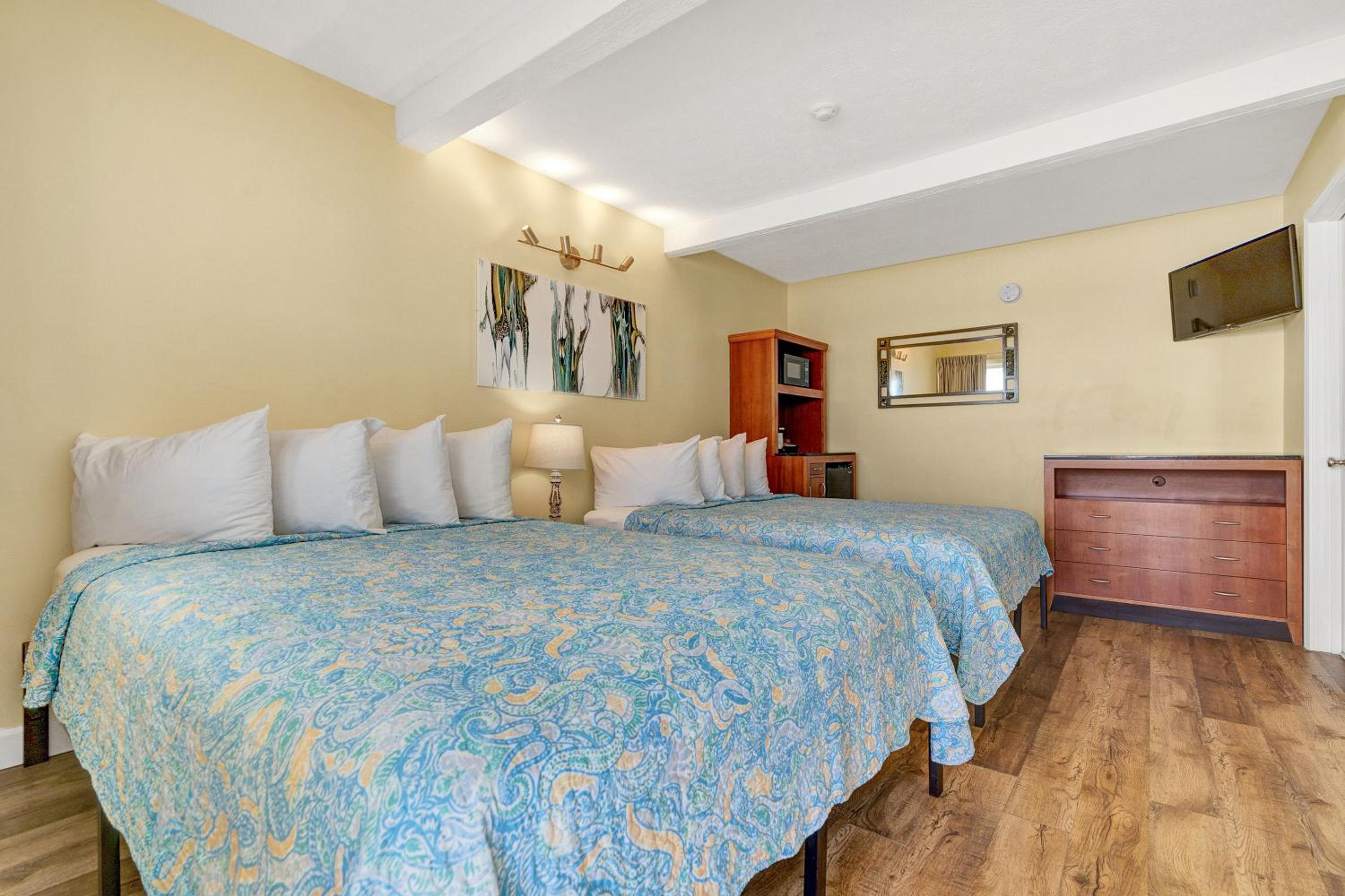 Abellona Inn & Suites