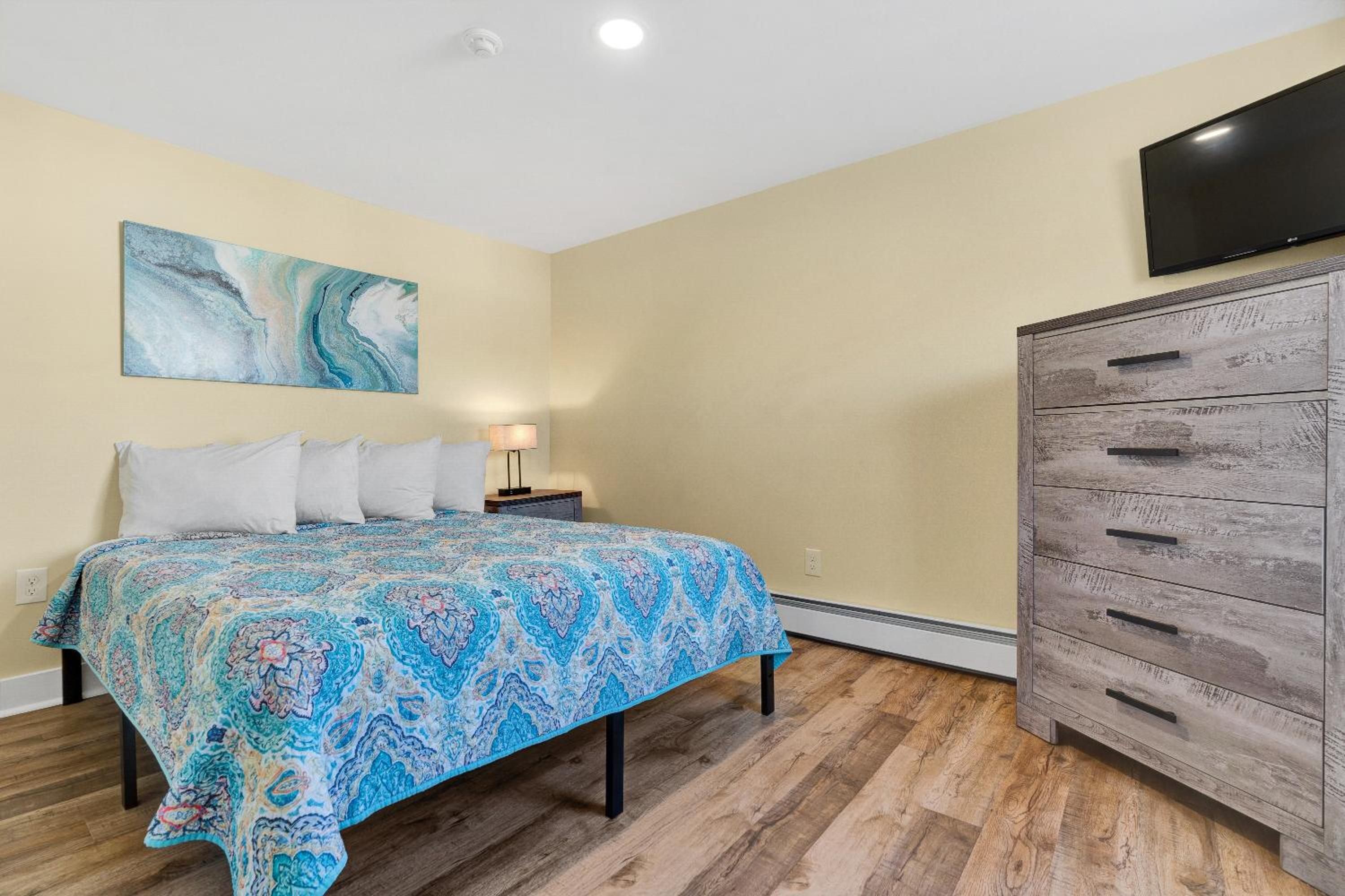 Abellona Inn & Suites