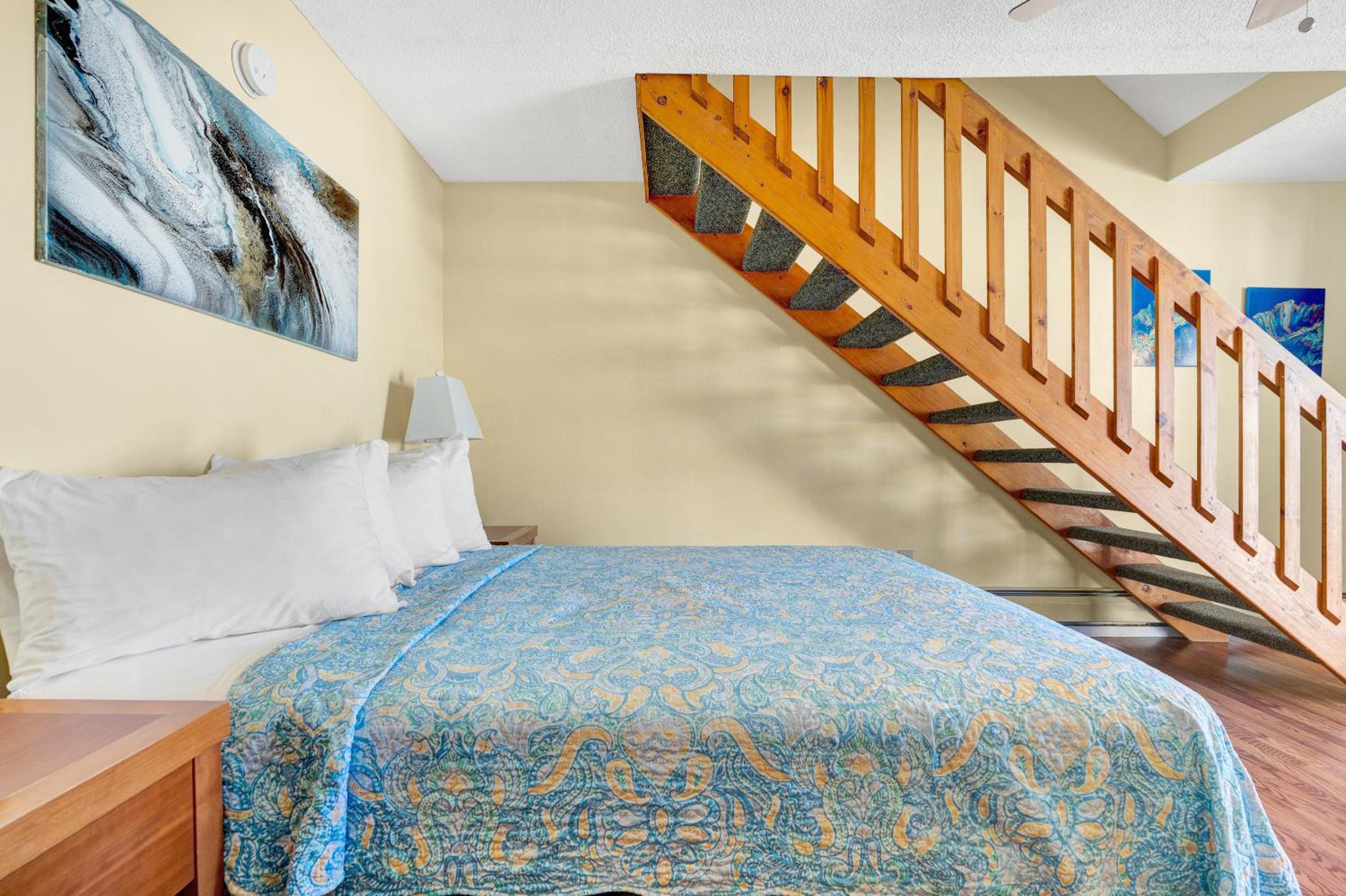 Abellona Inn & Suites