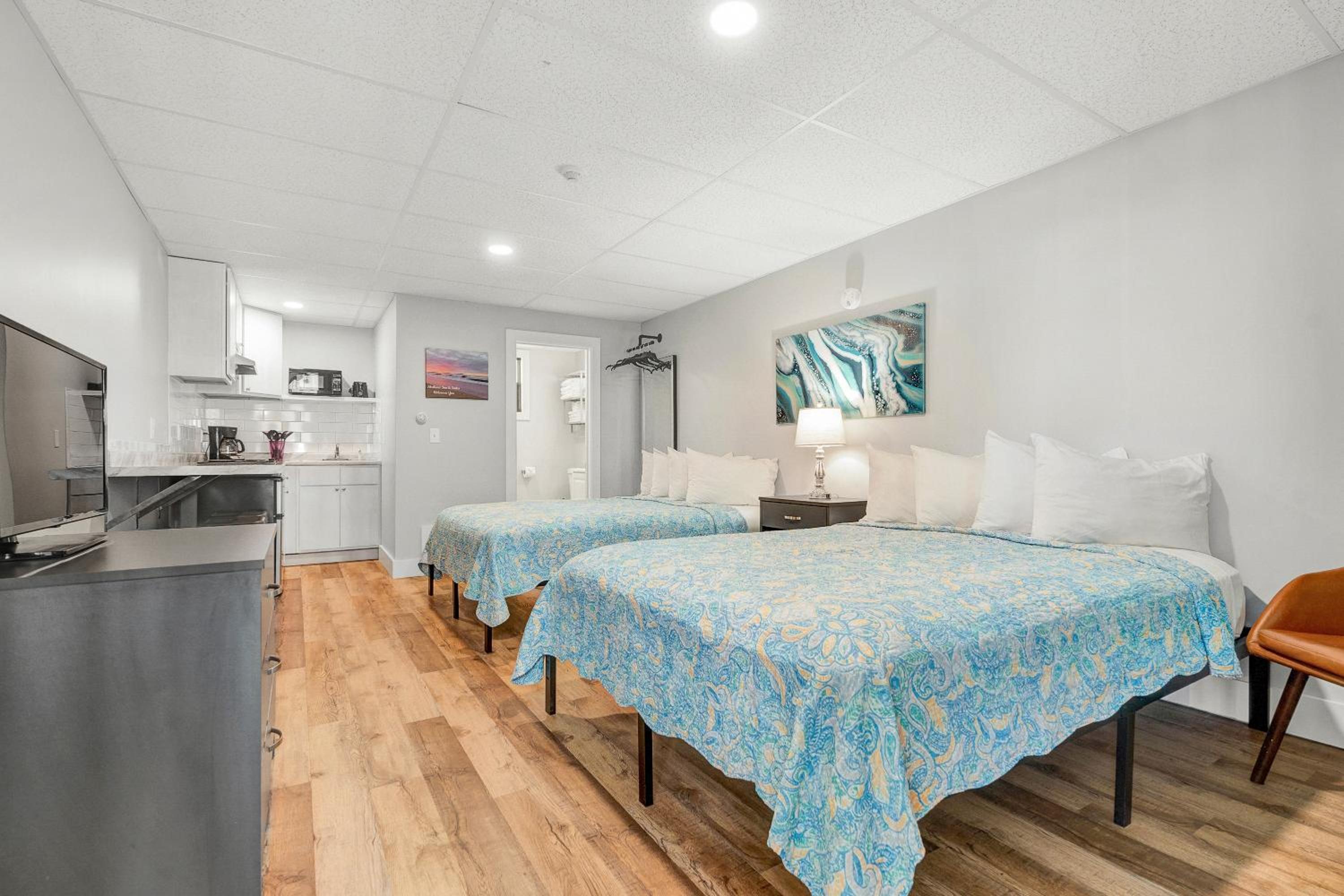 Abellona Inn & Suites