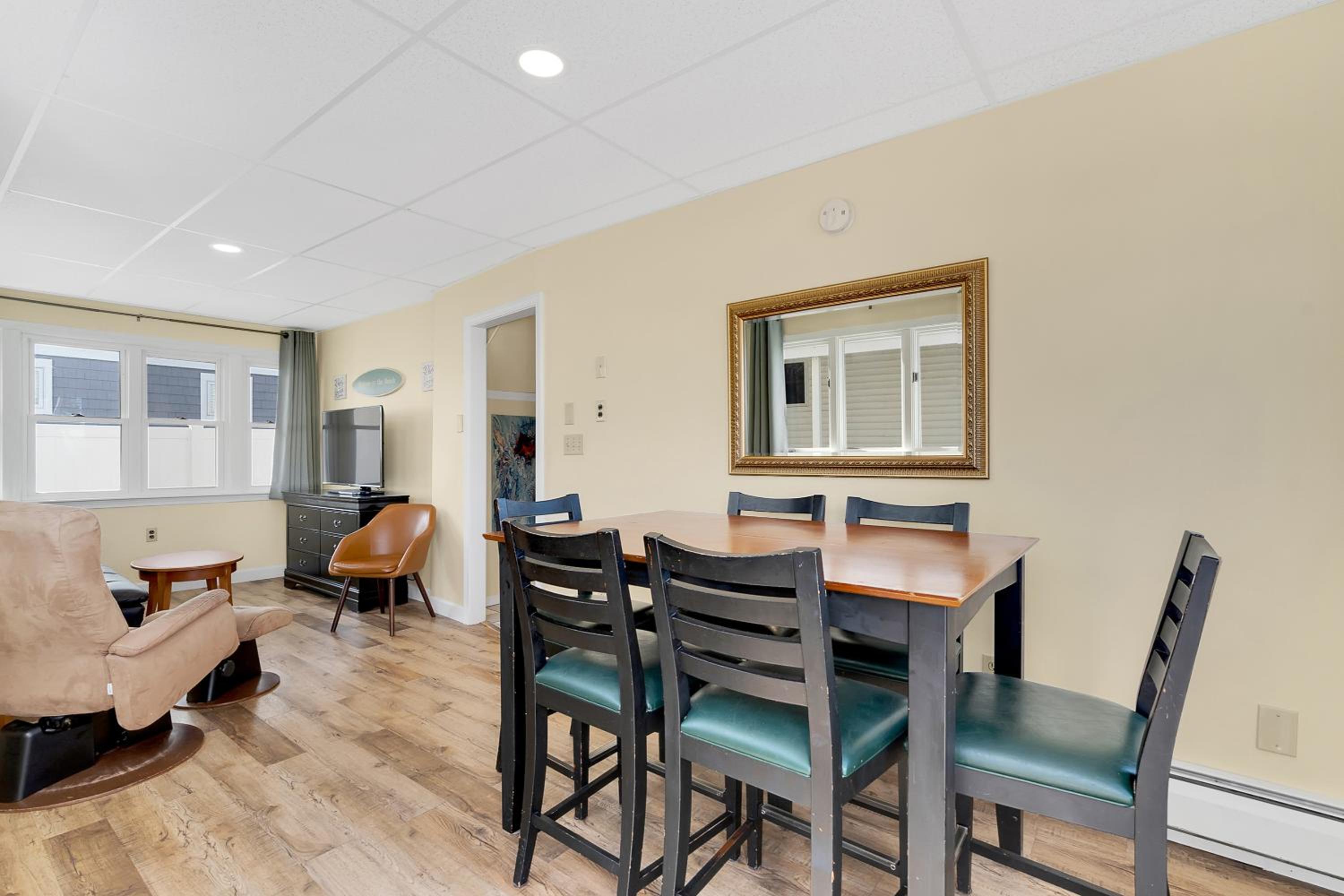 Abellona Inn & Suites