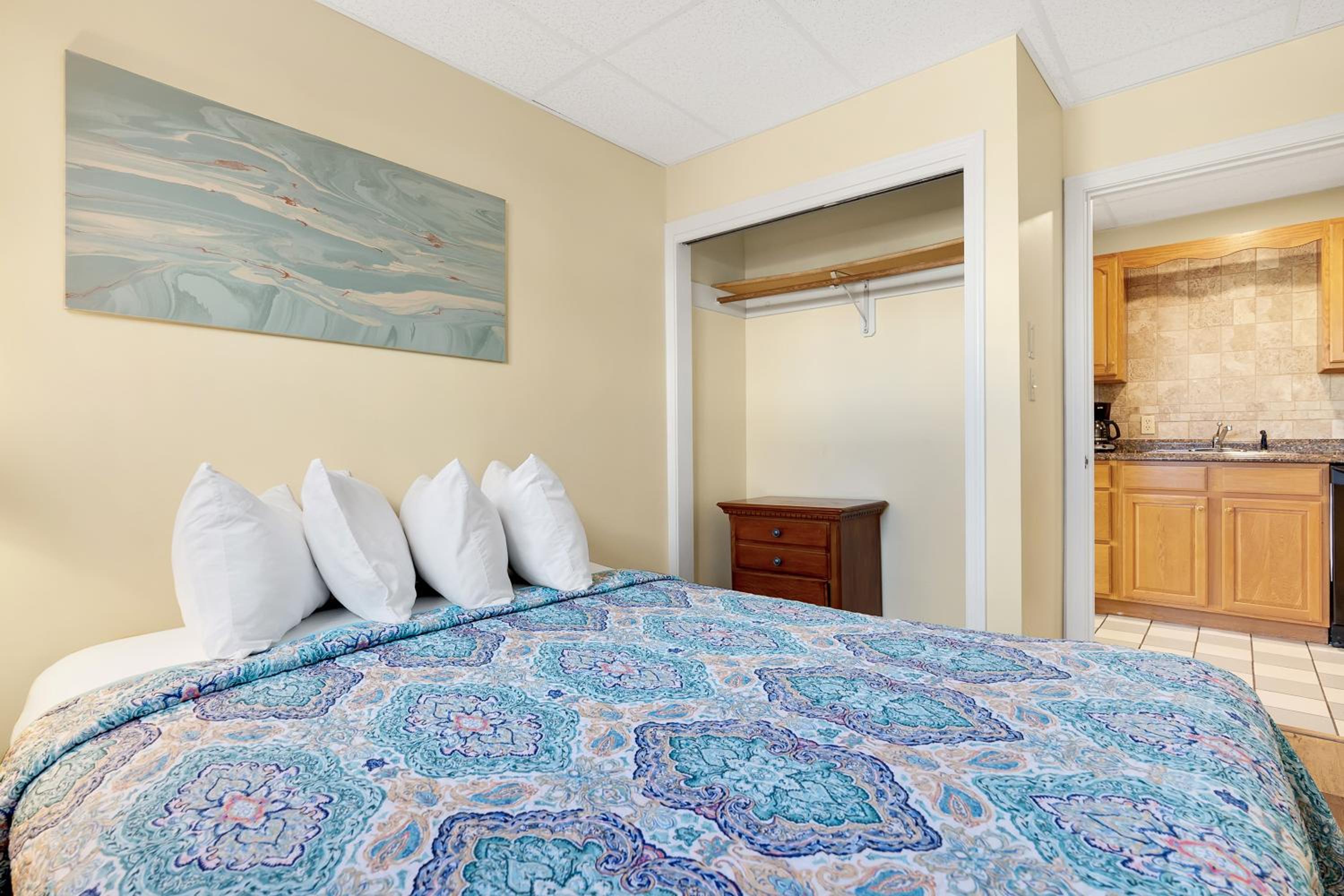 Abellona Inn & Suites