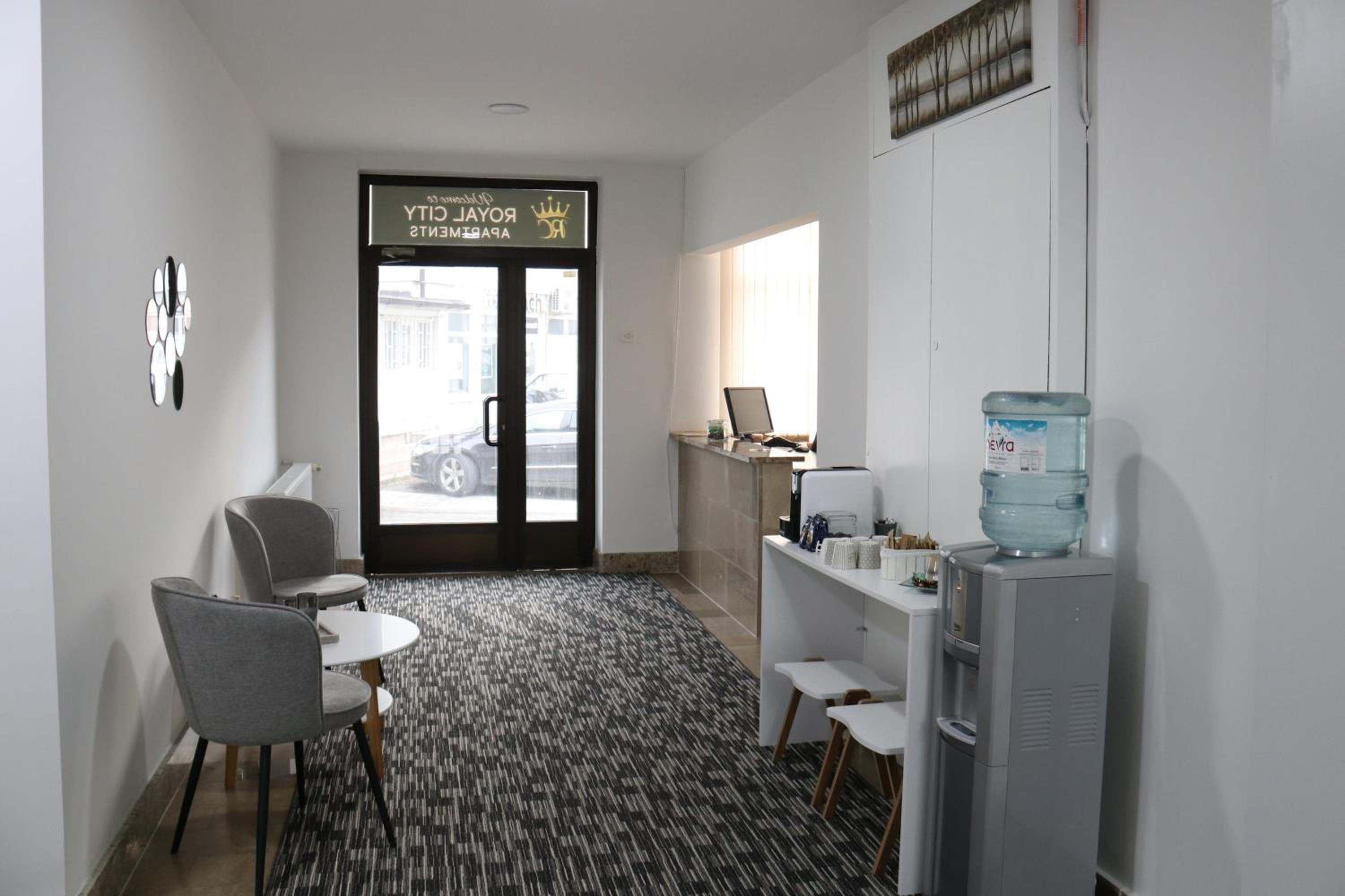 Royal City Apartments view 3