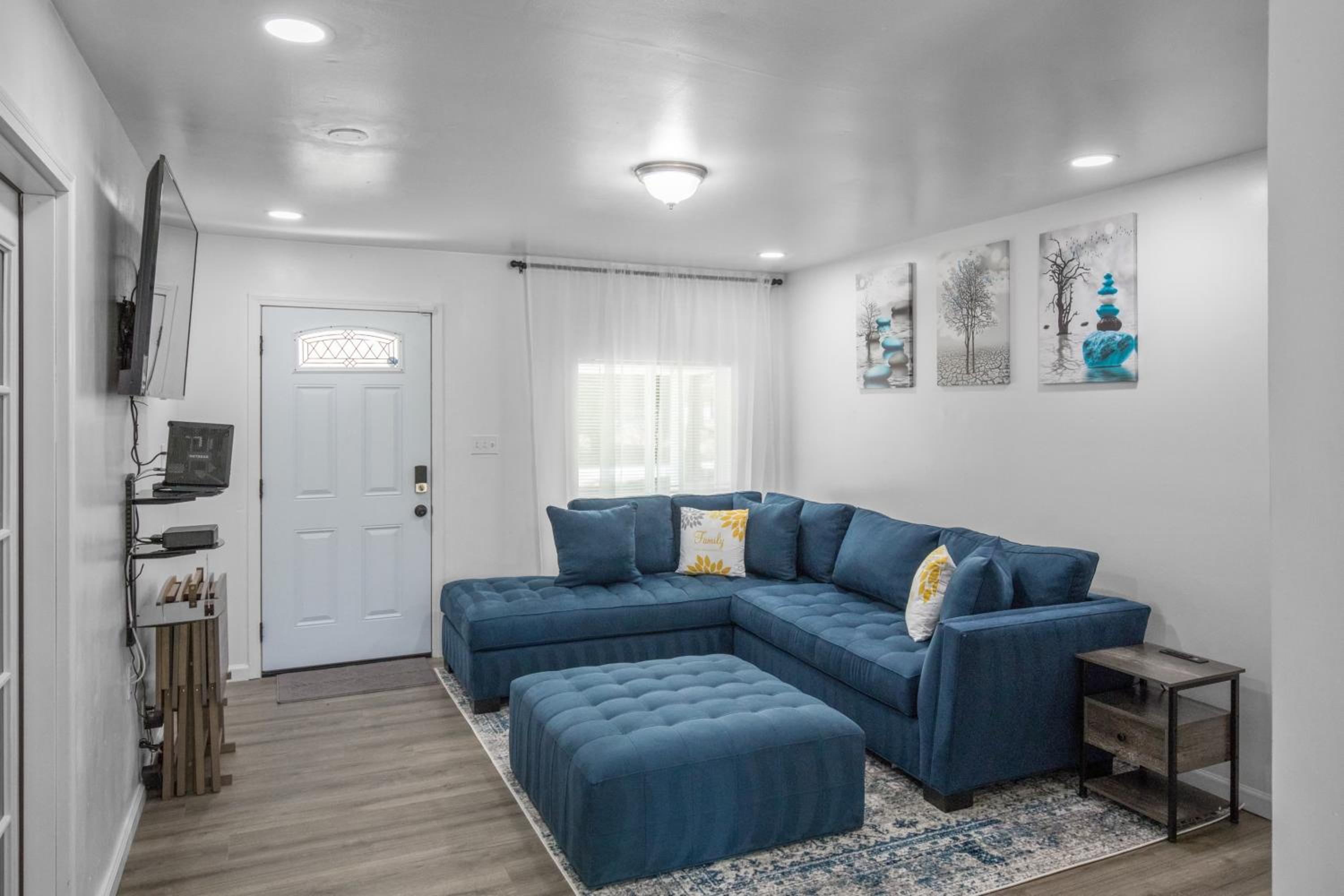 Four Bedroom Home Near Hartsfield Jackson Airport view 3
