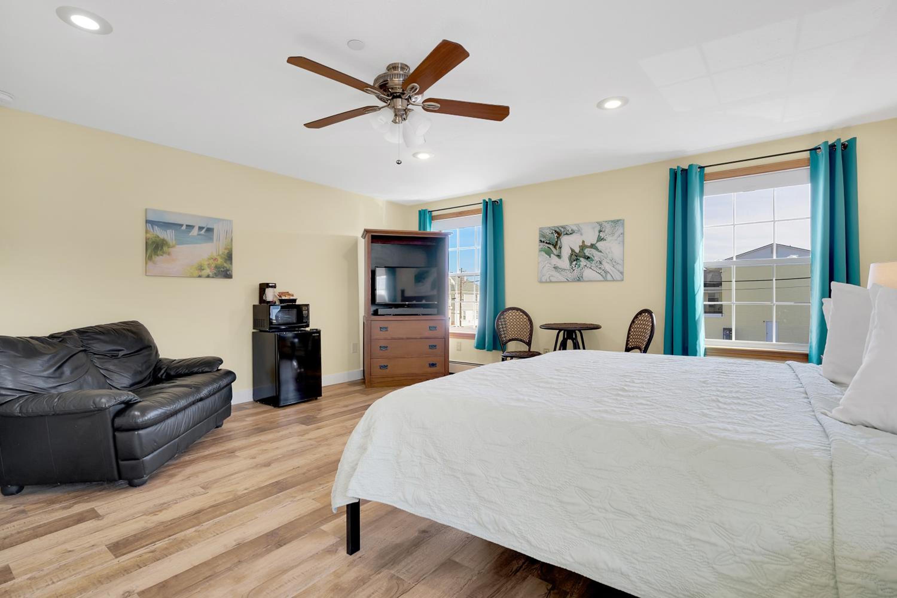Abellona Inn & Suites