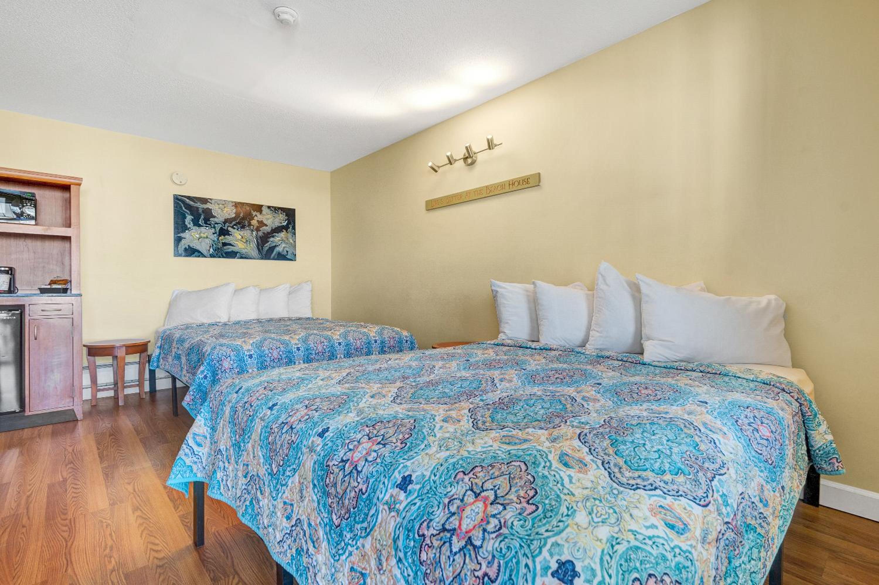 Abellona Inn & Suites