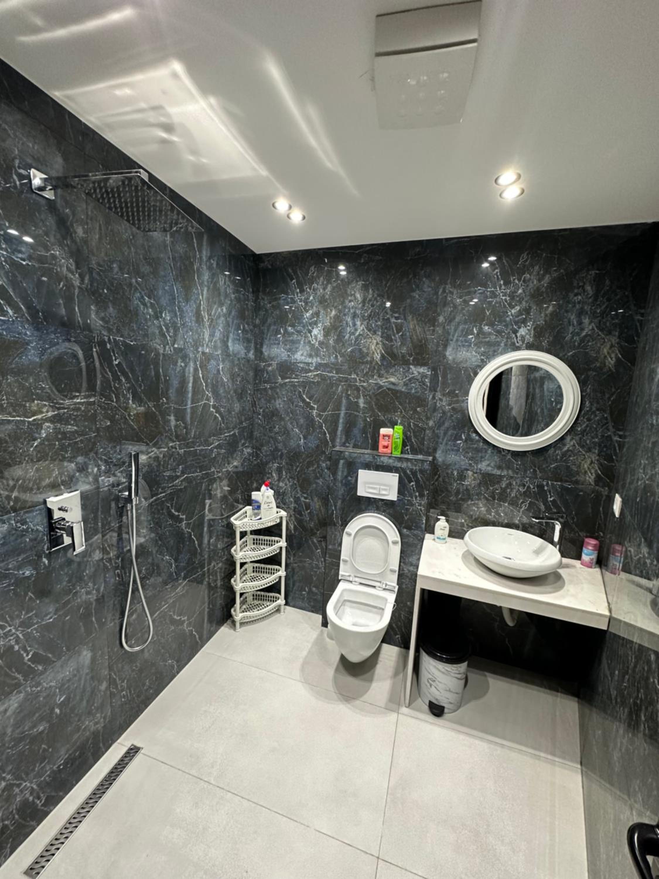Enzo Rooms Center