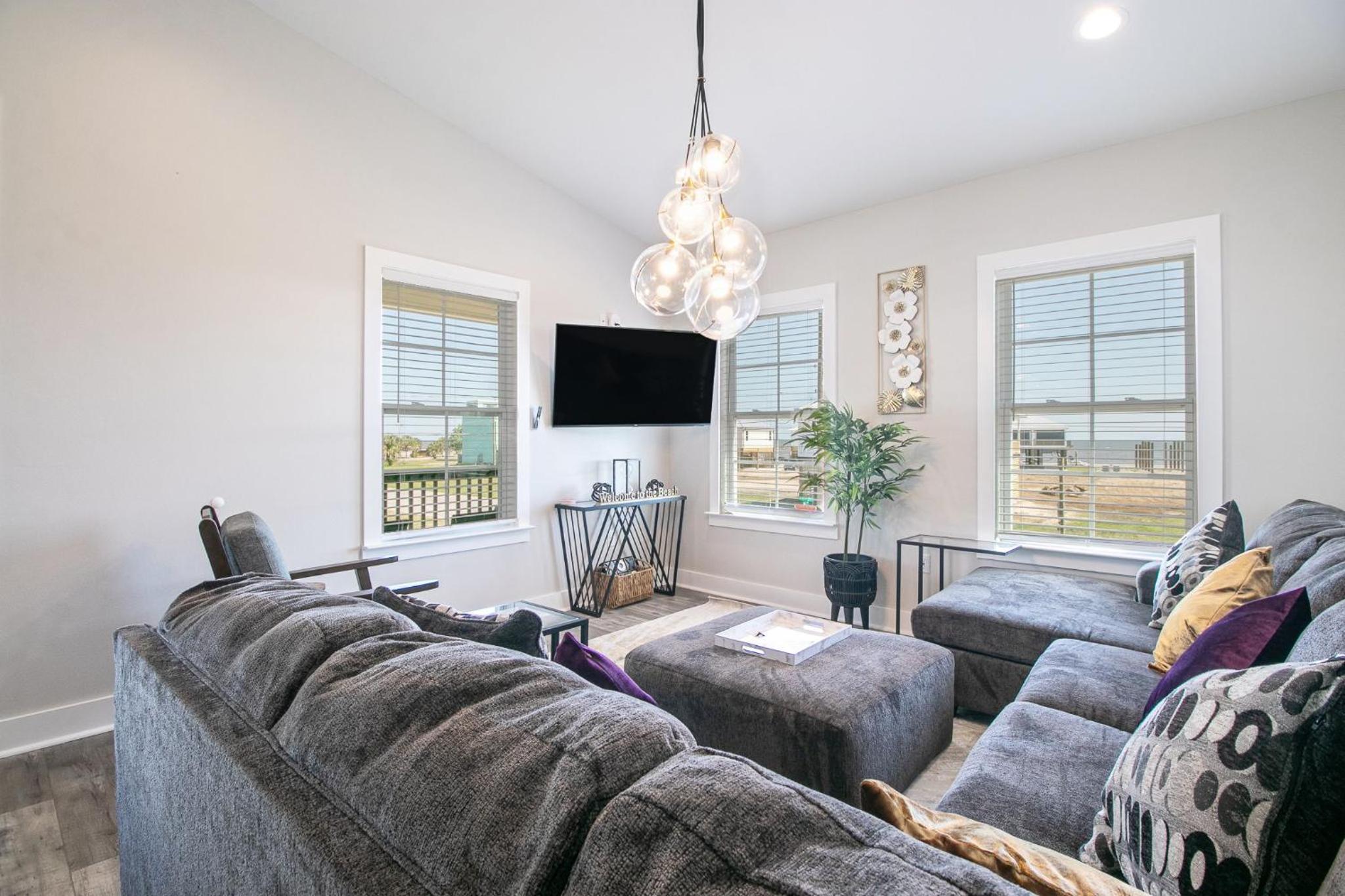 Steps Away from Cruisin' the Coast , Gulfport 2BR, Game Room, and Free Parking