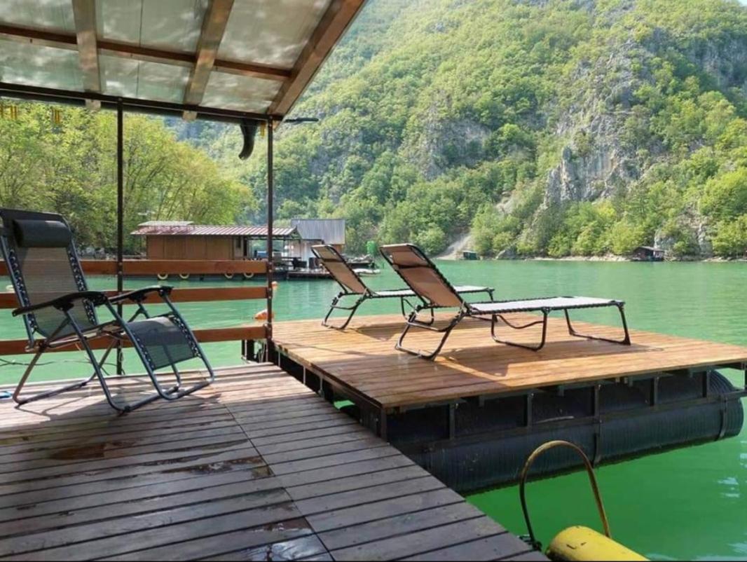 Floating apartments