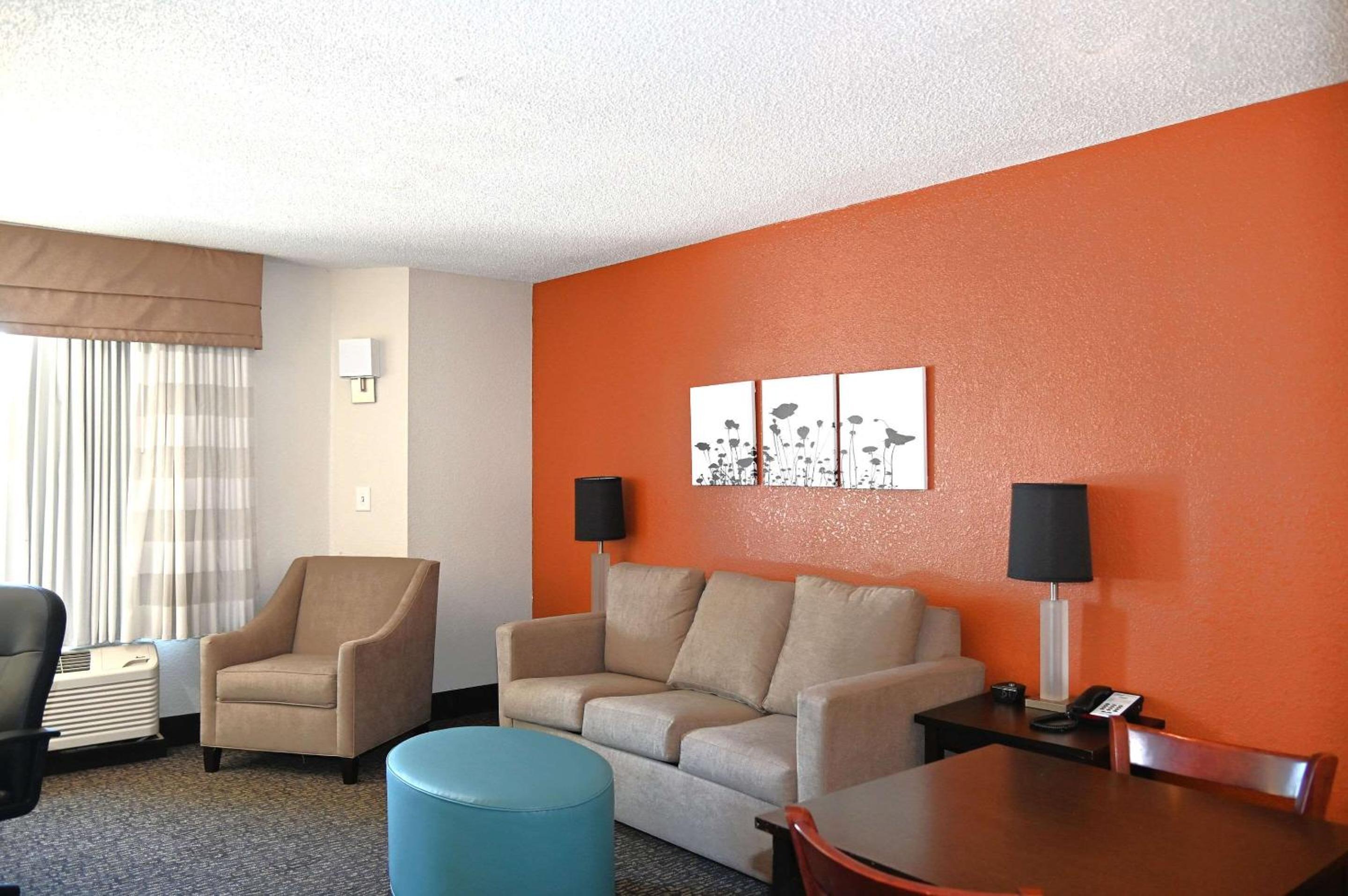 Spring Lake Vacations - Sleep Inn Suites Spring Lake - Fayetteville Near Fort Liberty - Property Image 9