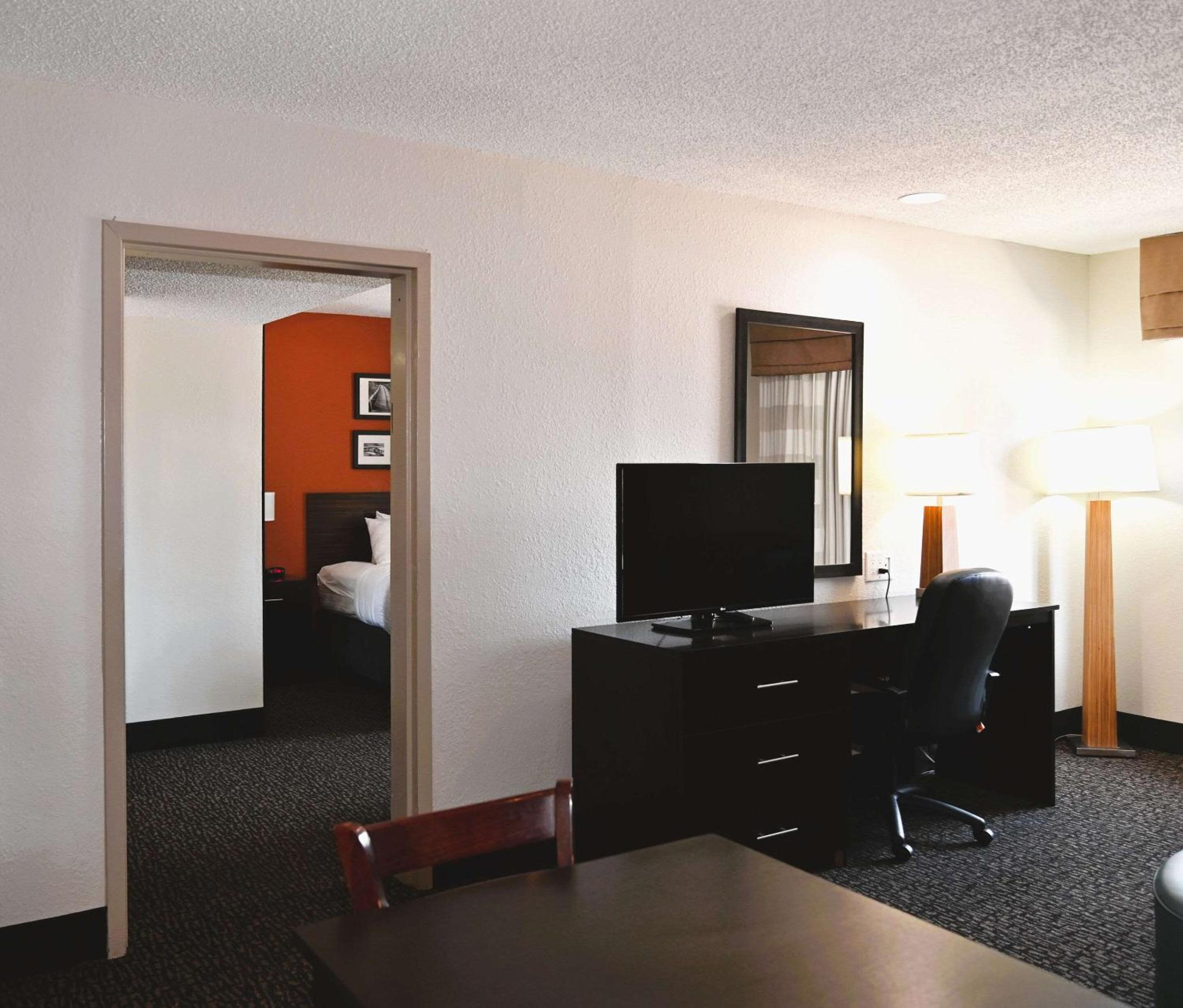 Spring Lake Vacations - Sleep Inn Suites Spring Lake - Fayetteville Near Fort Liberty - Property Image 11