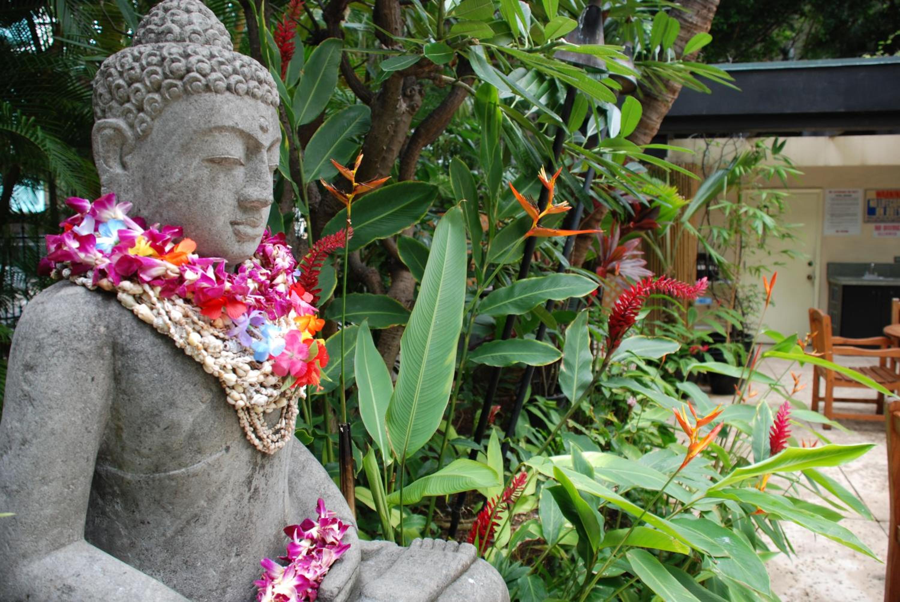 Castle Bamboo Waikīkī Hotel