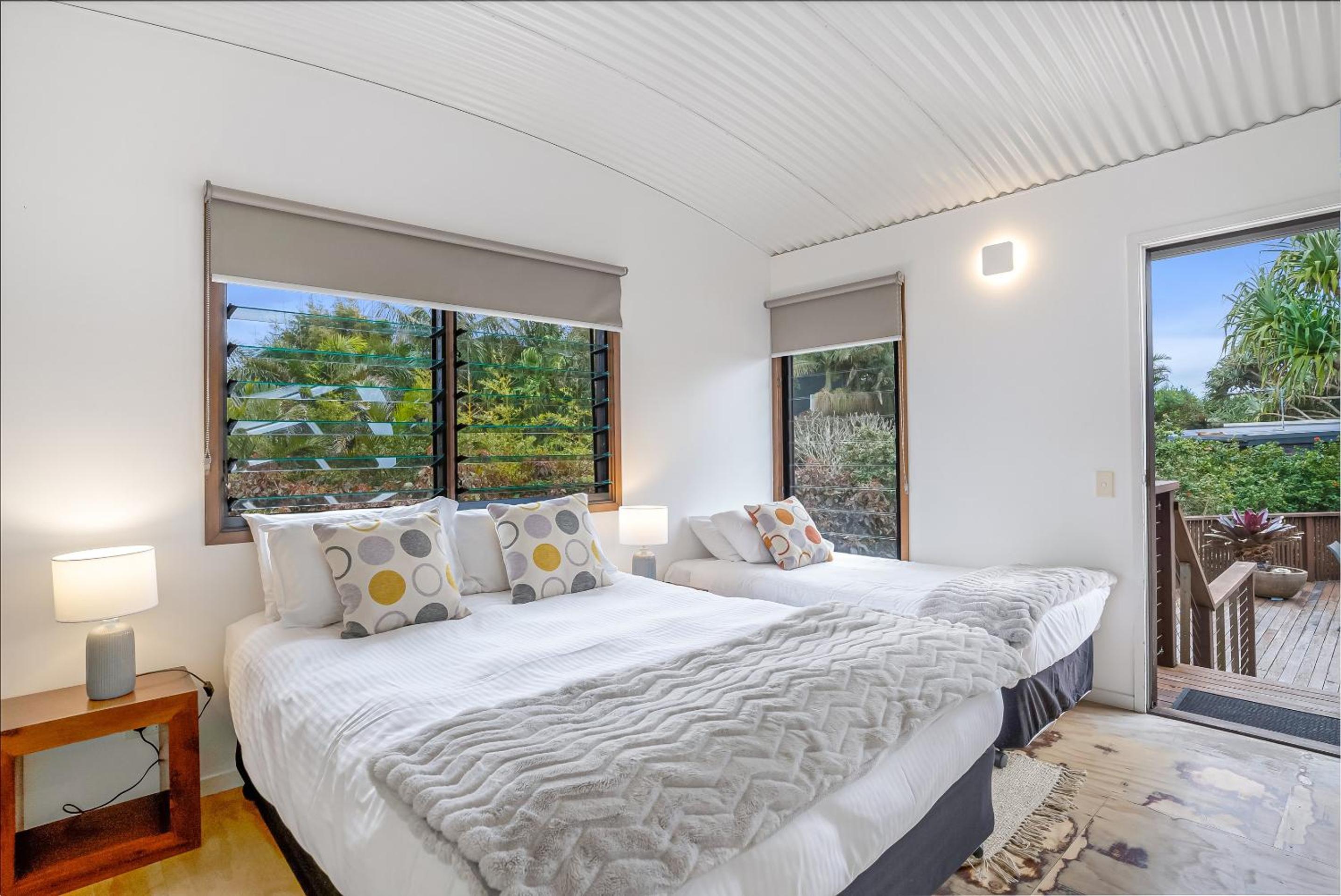 Fuller Holidays - Belongil Beachfront Pavilion, 18 Childe St