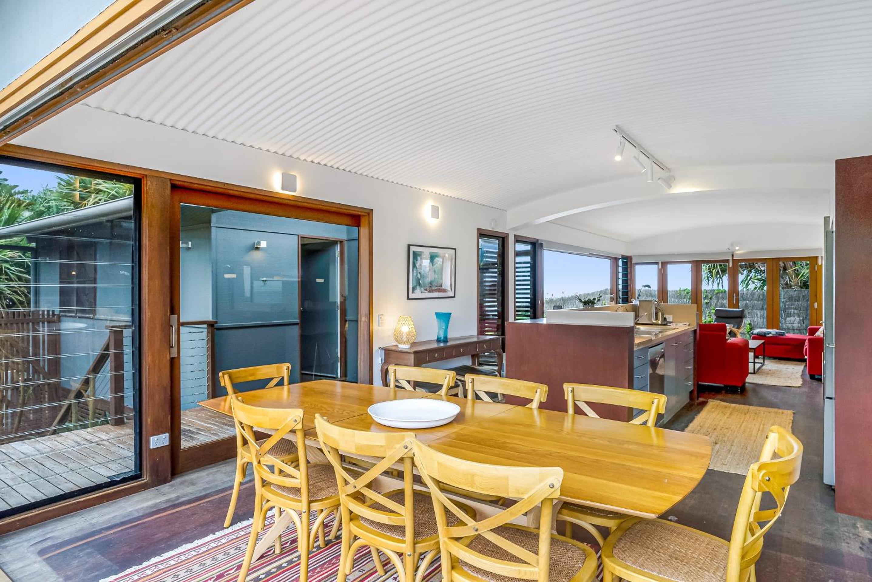 Fuller Holidays - Belongil Beachfront Pavilion, 18 Childe St
