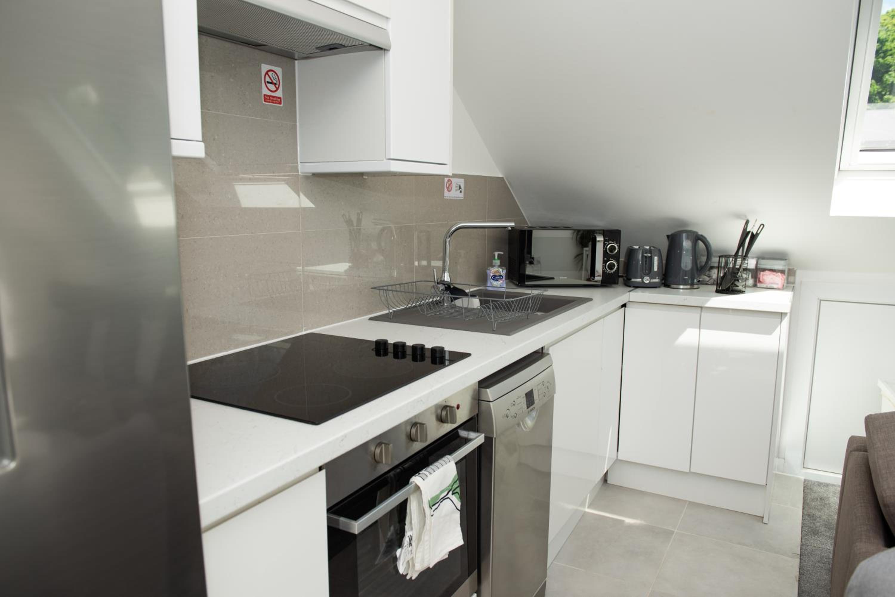 Walnut Flats-F3, 1-Bedroom with Stunning Garden View, AC, Parking, Netflix, WIFI - Close to Oxford, Bicester & Blenheim Palace view 2
