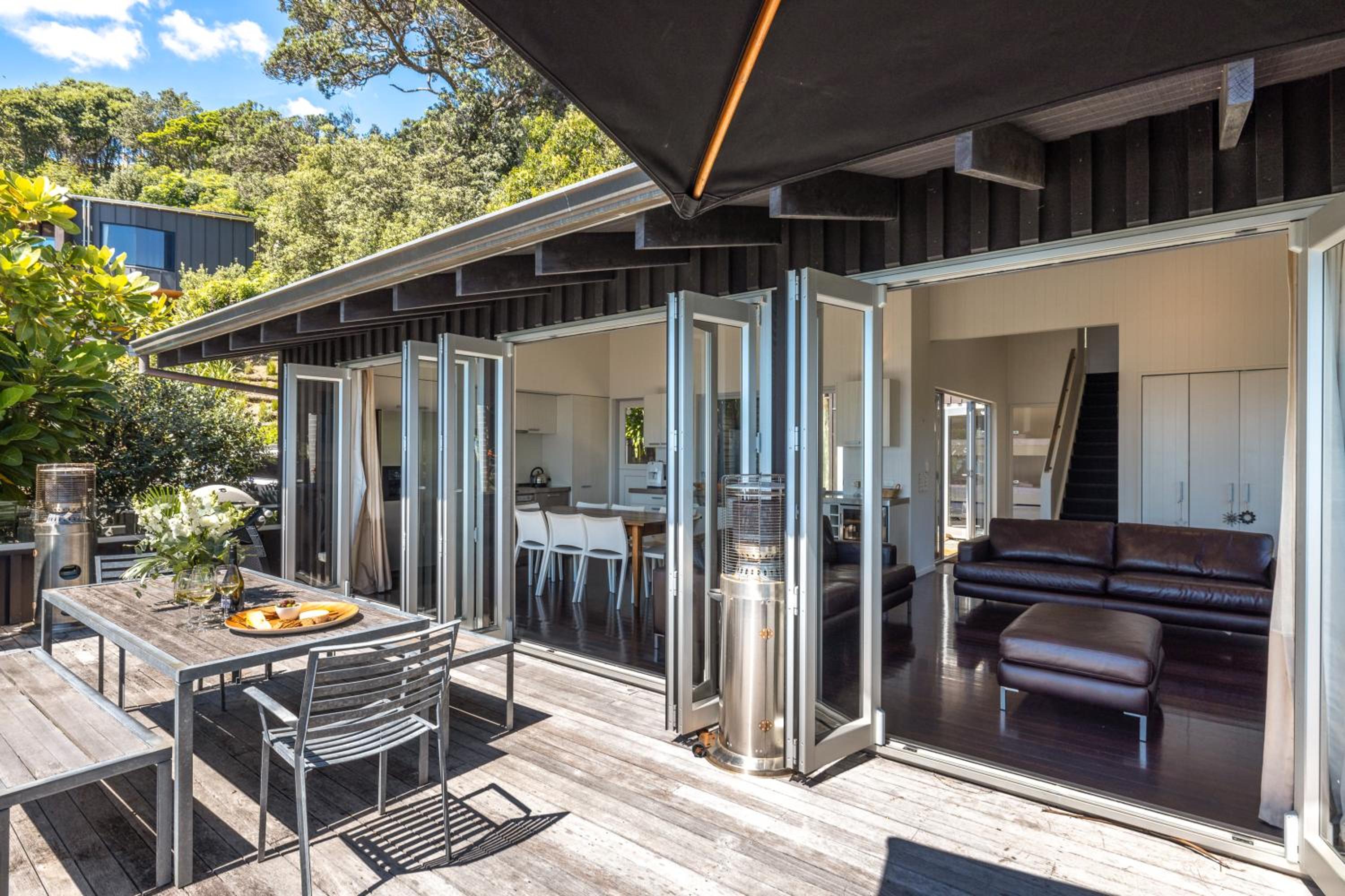 Black Bach - Stay Waiheke view 3
