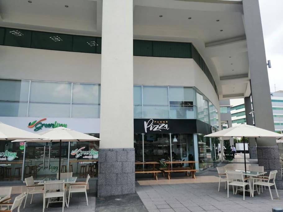 Suite at Pacific Plaza / Parque Empresarial Colón