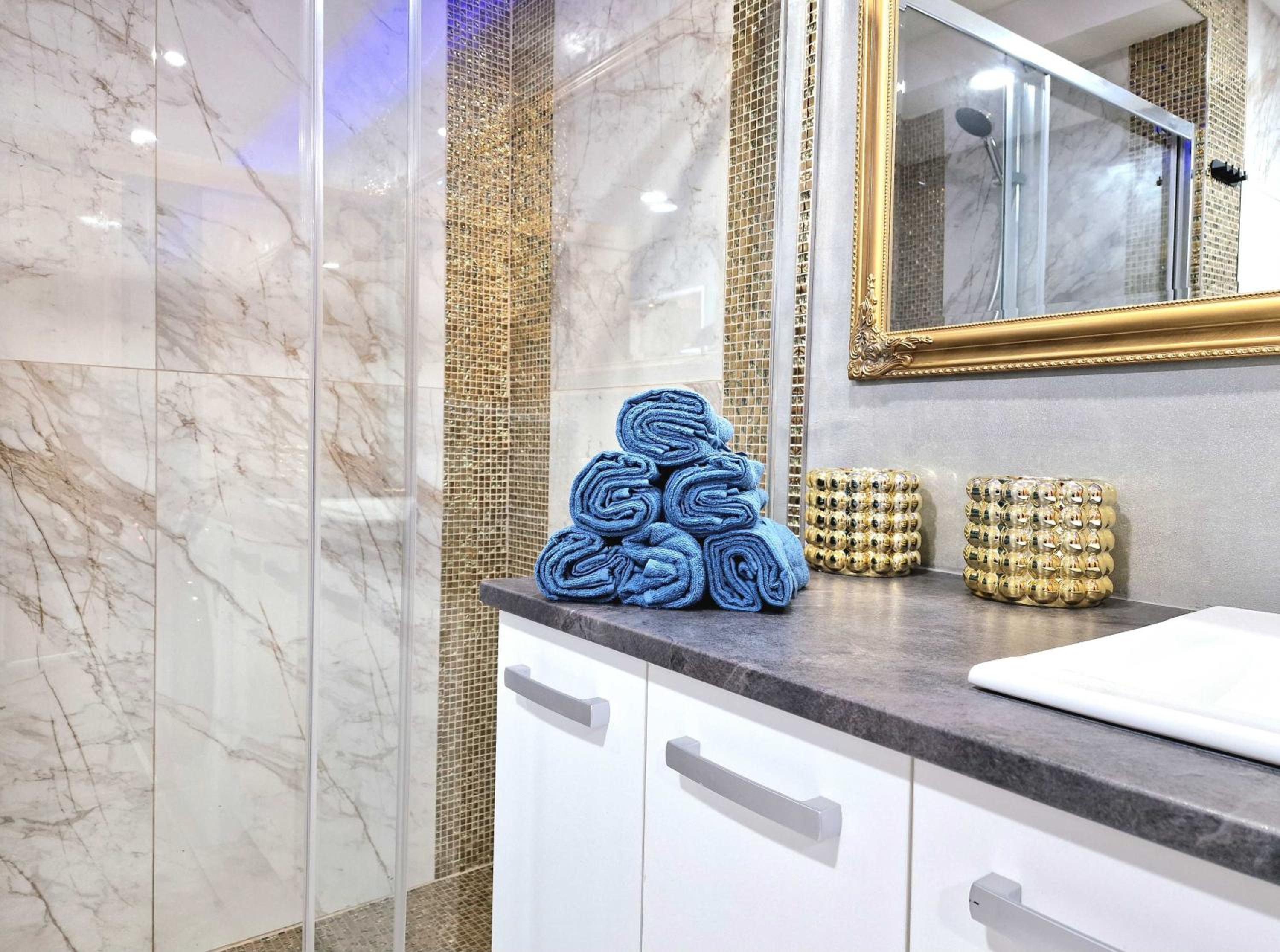 Wellness Gold apartment with Private SAUNA & JACUZZI