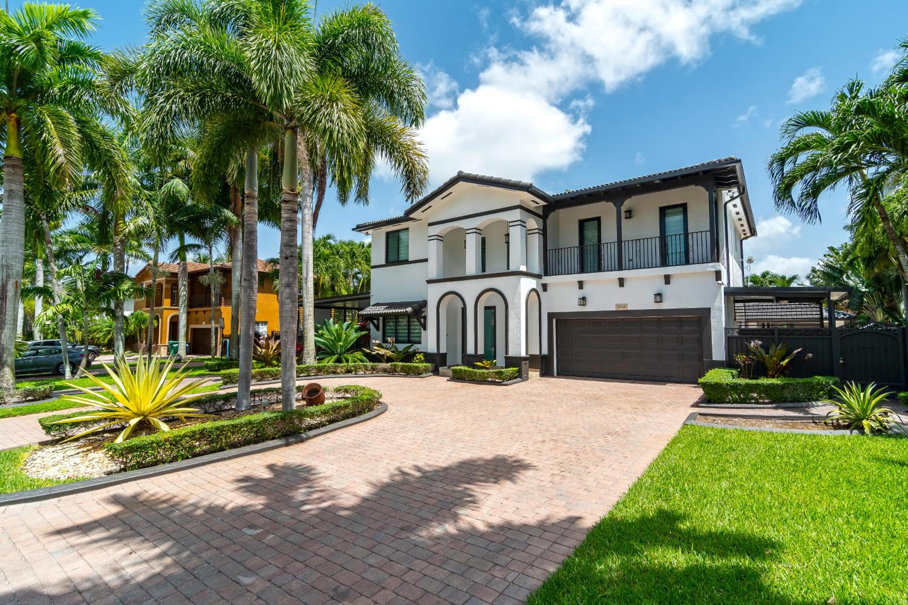 The tropical paradise villa