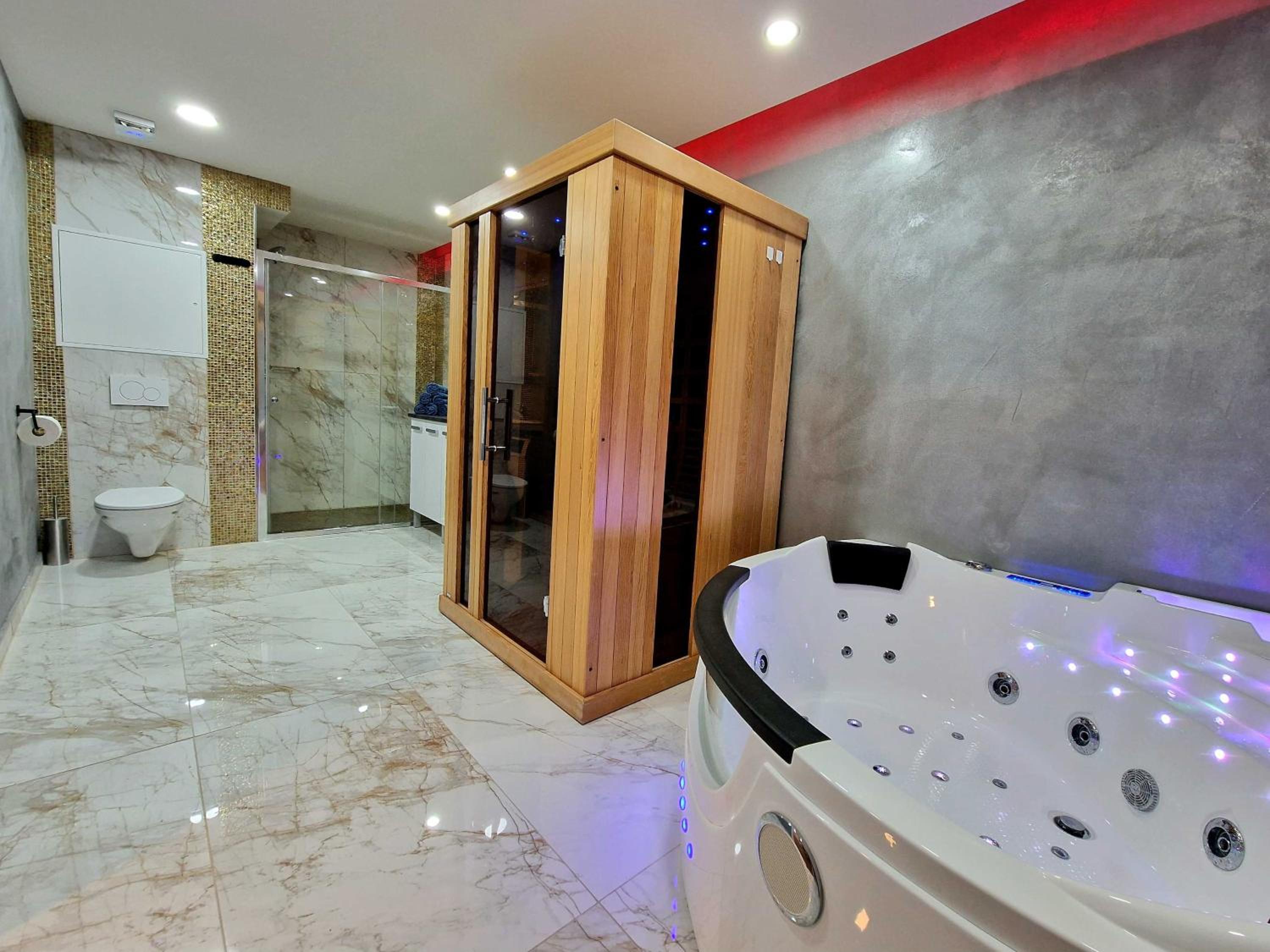 Wellness Gold apartment with Private SAUNA & JACUZZI