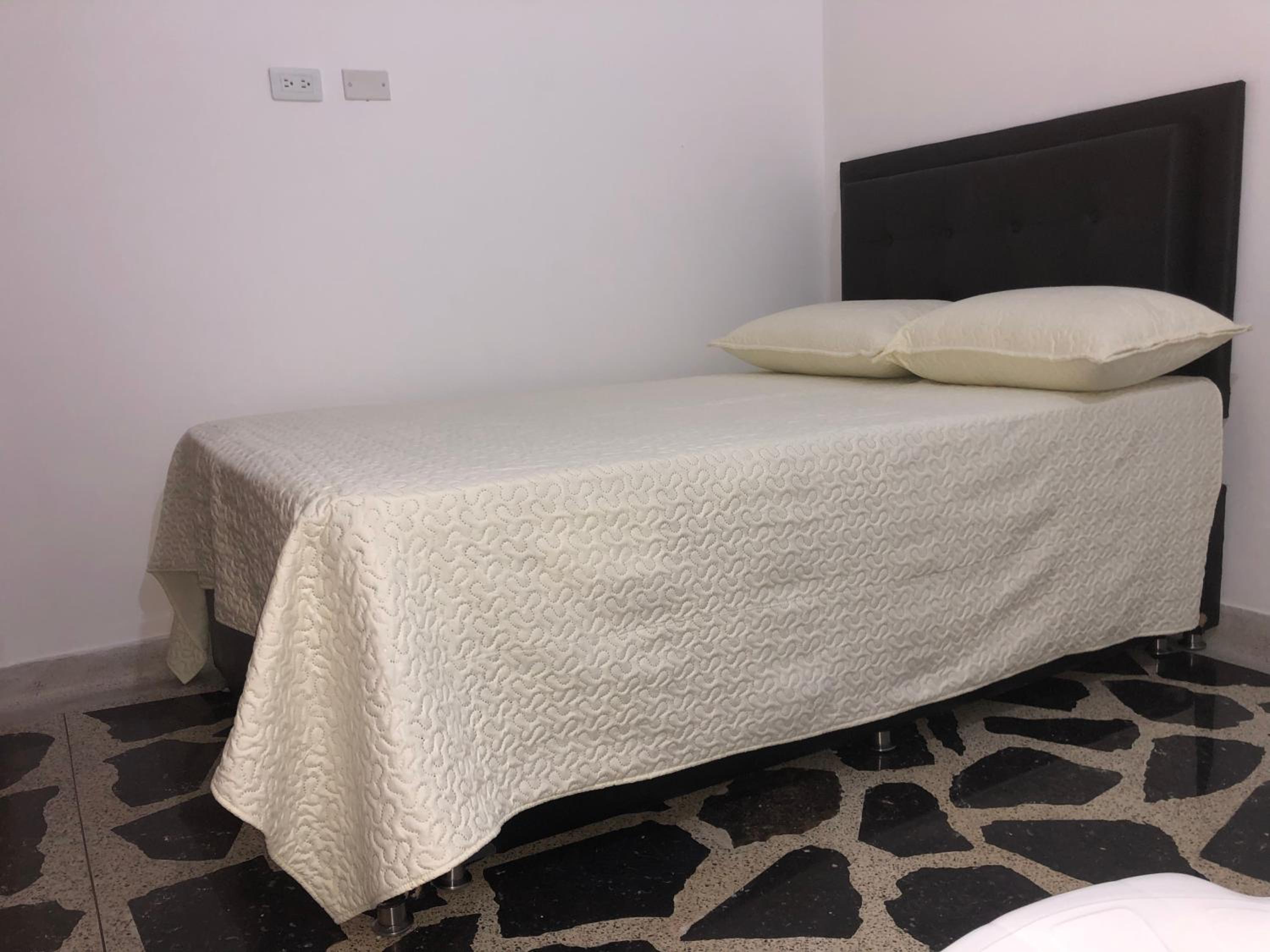 Apartamento amplio en laureles, excelente ubicación, 3 alcobas 403