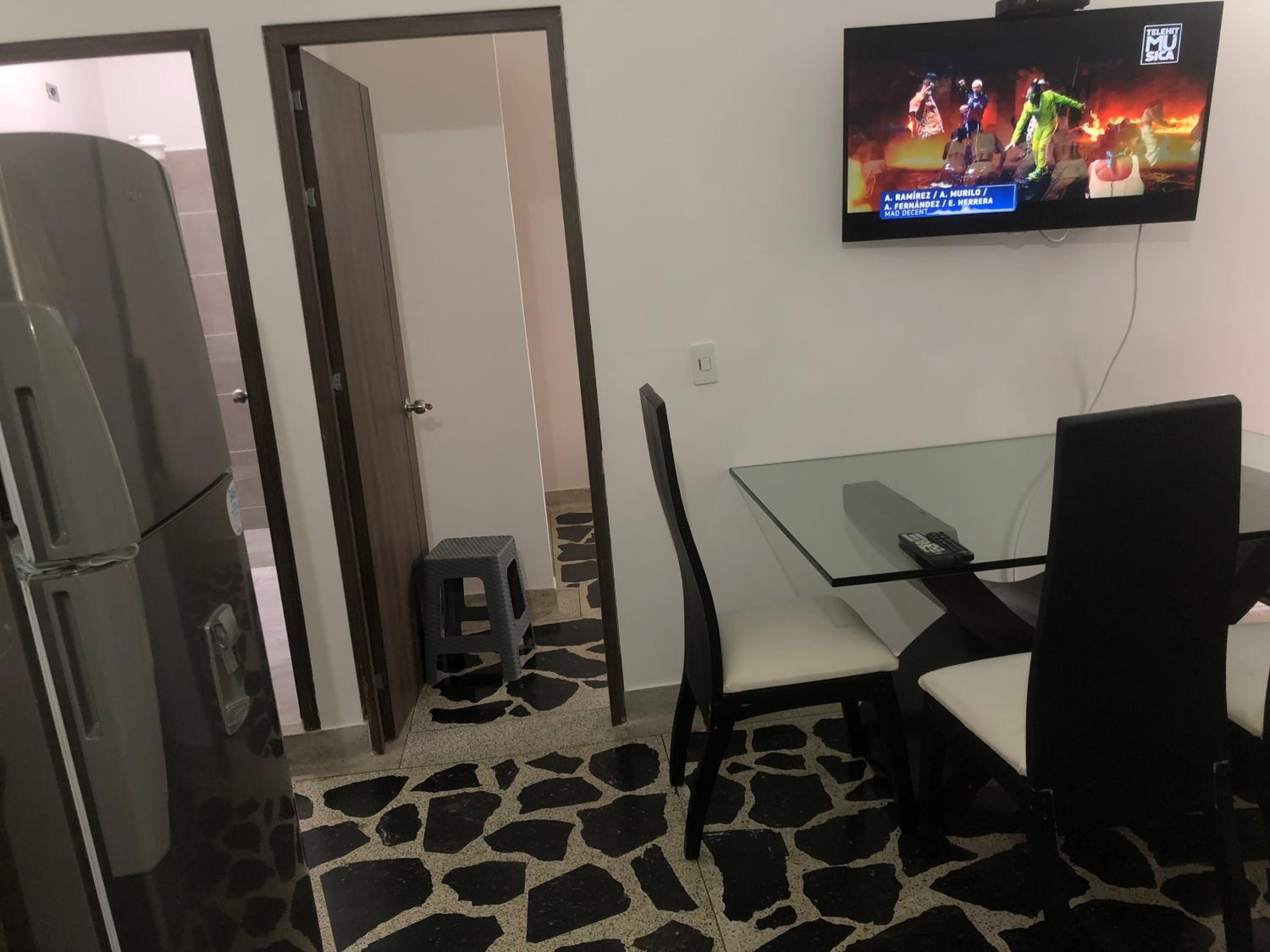 Apartamento amplio en laureles, excelente ubicación, 3 alcobas 403