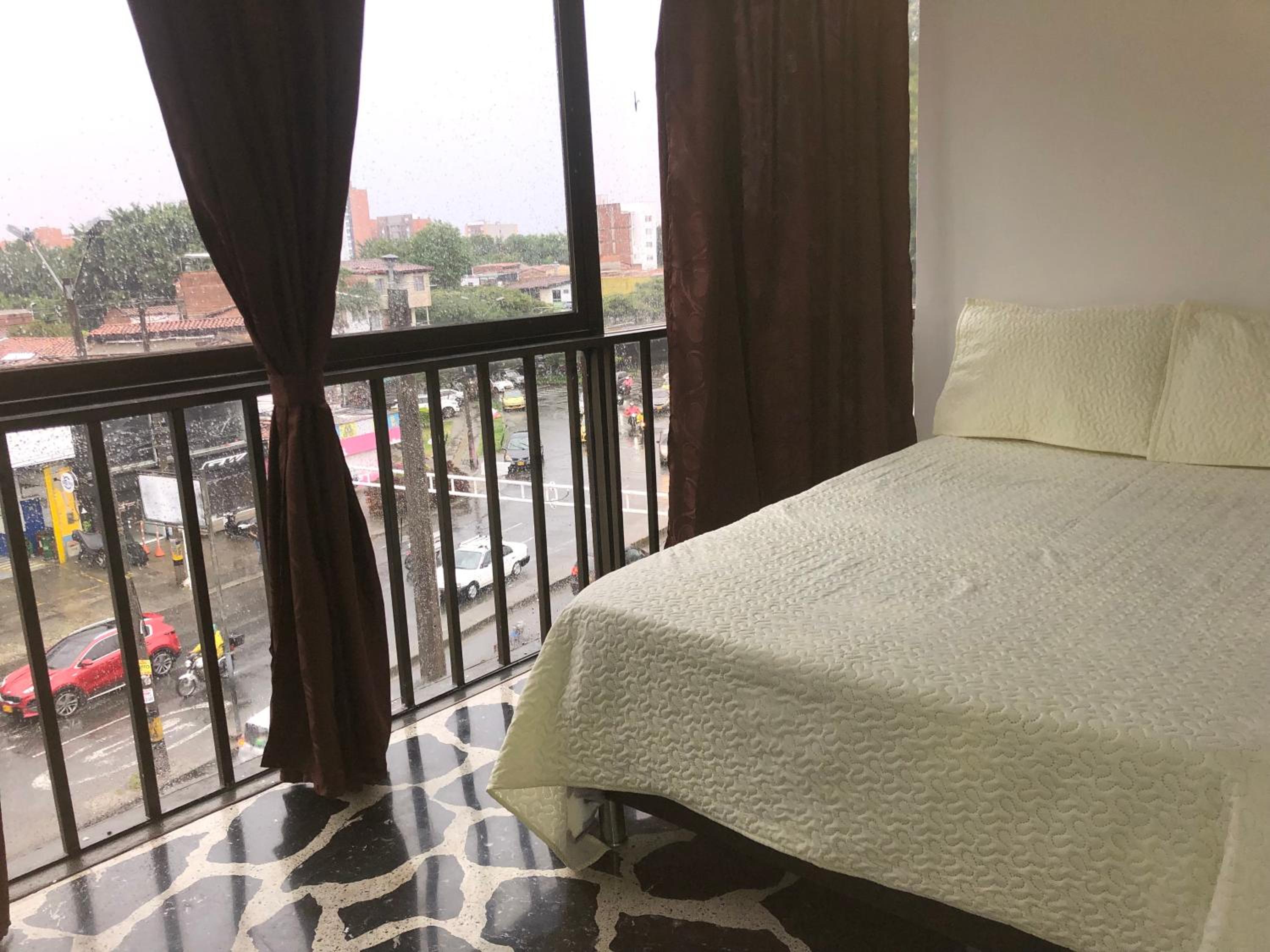 Apartamento amplio en laureles, excelente ubicación, 3 alcobas 403