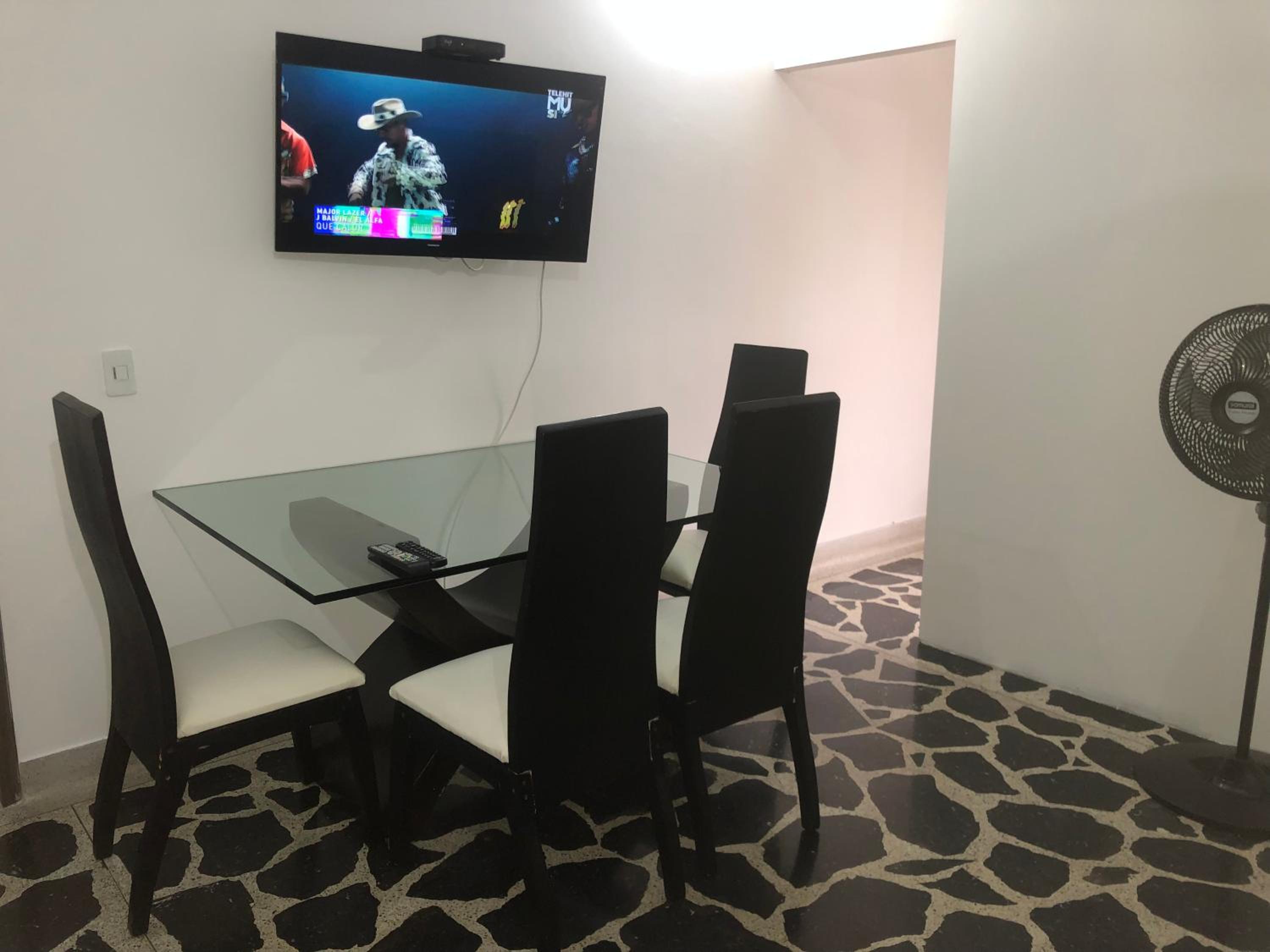 Apartamento amplio en laureles, excelente ubicación, 3 alcobas 403