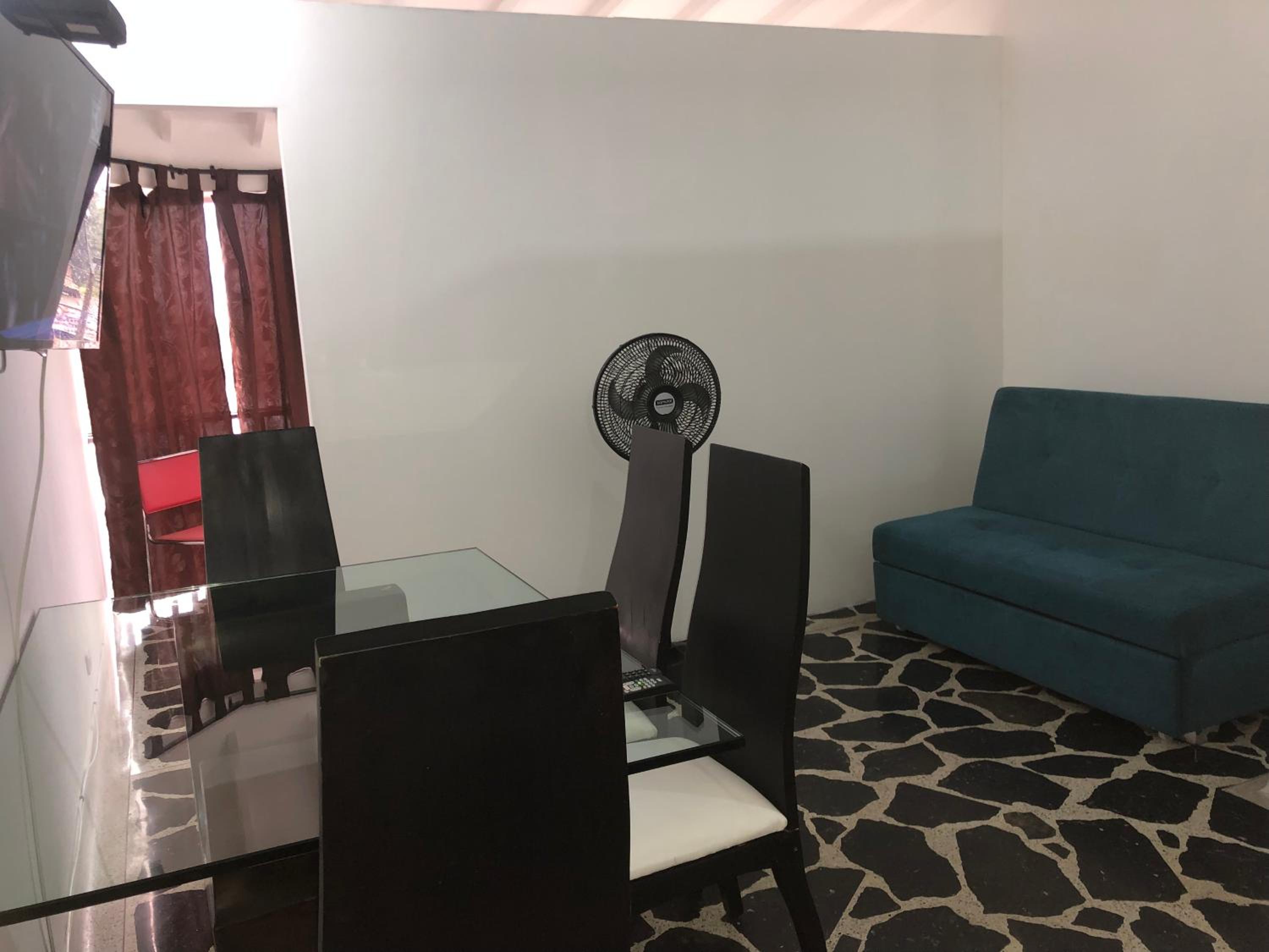 Apartamento amplio en laureles, excelente ubicación, 3 alcobas 403