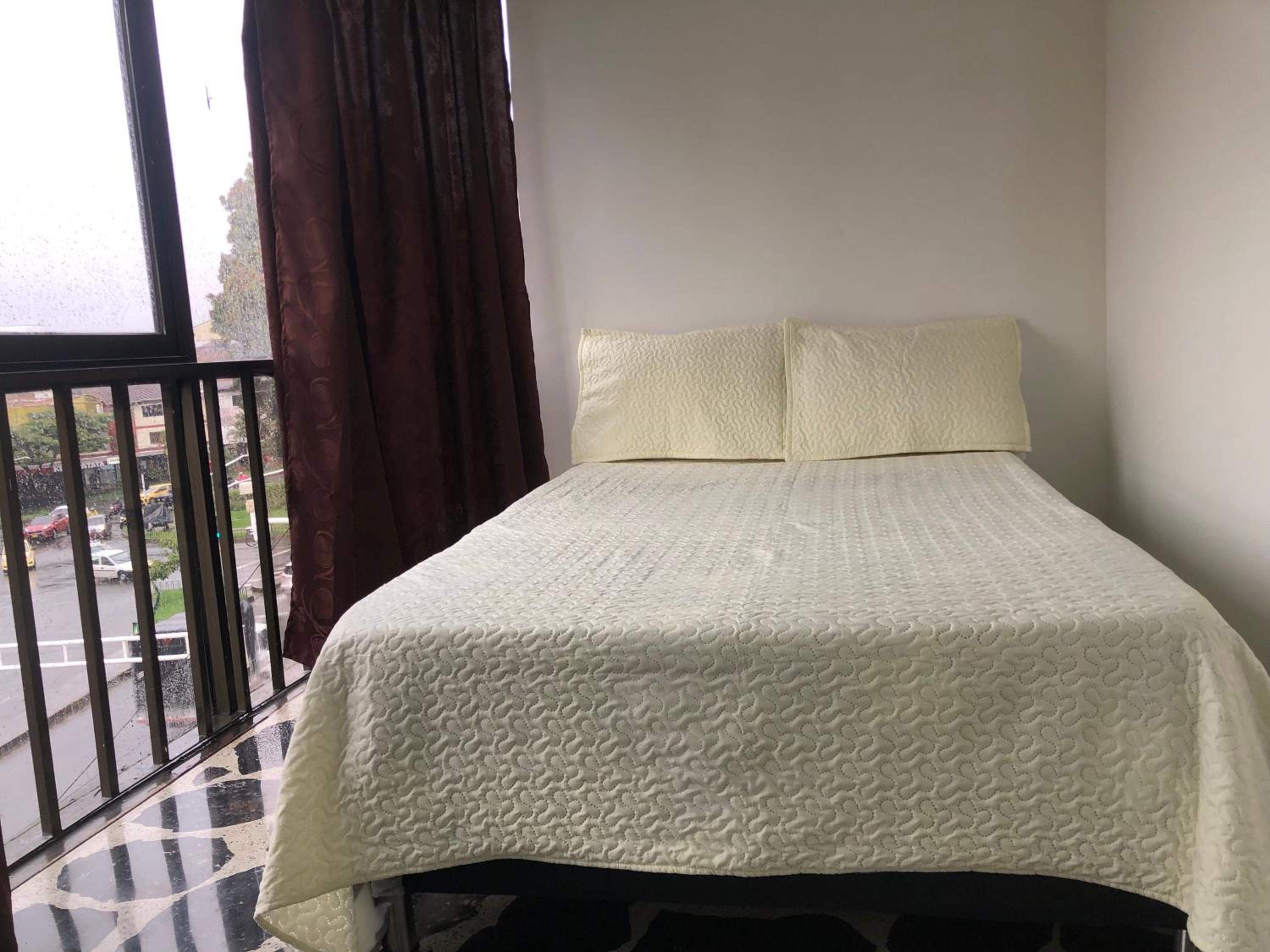 Apartamento amplio en laureles, excelente ubicación, 3 alcobas 403