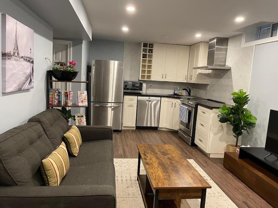 4-bdrm, king & bunkbed, park behind, trails nearby
