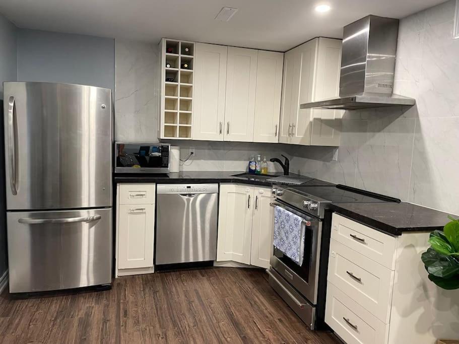 4-bdrm, king & bunkbed, park behind, trails nearby