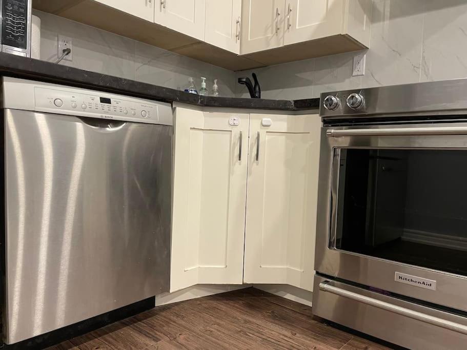 4-bdrm, king & bunkbed, park behind, trails nearby