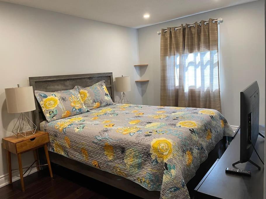 4-bdrm, king & bunkbed, park behind, trails nearby