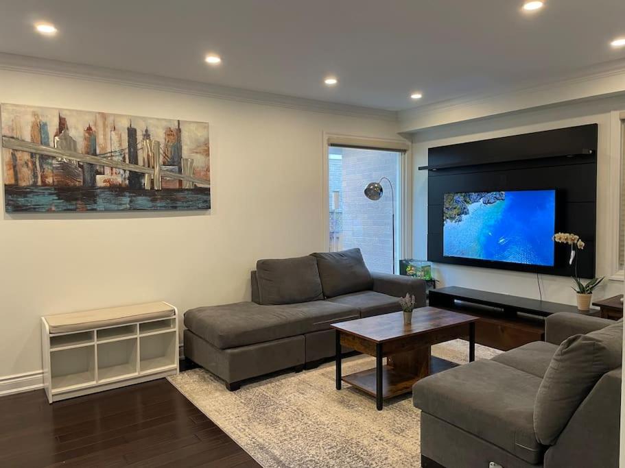 4-bdrm, king & bunkbed, park behind, trails nearby