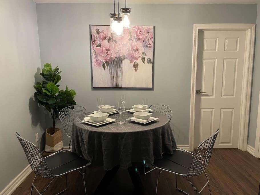 4-bdrm, king & bunkbed, park behind, trails nearby