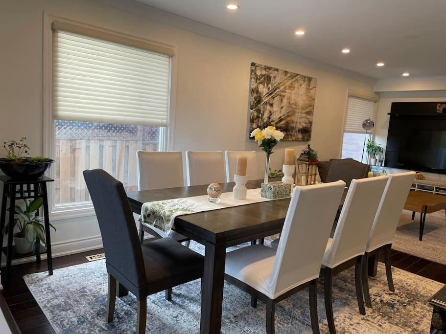4-bdrm, king & bunkbed, park behind, trails nearby