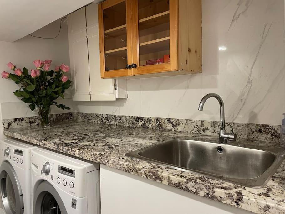 4-bdrm, king & bunkbed, park behind, trails nearby