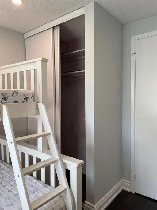 4-bdrm, king & bunkbed, park behind, trails nearby