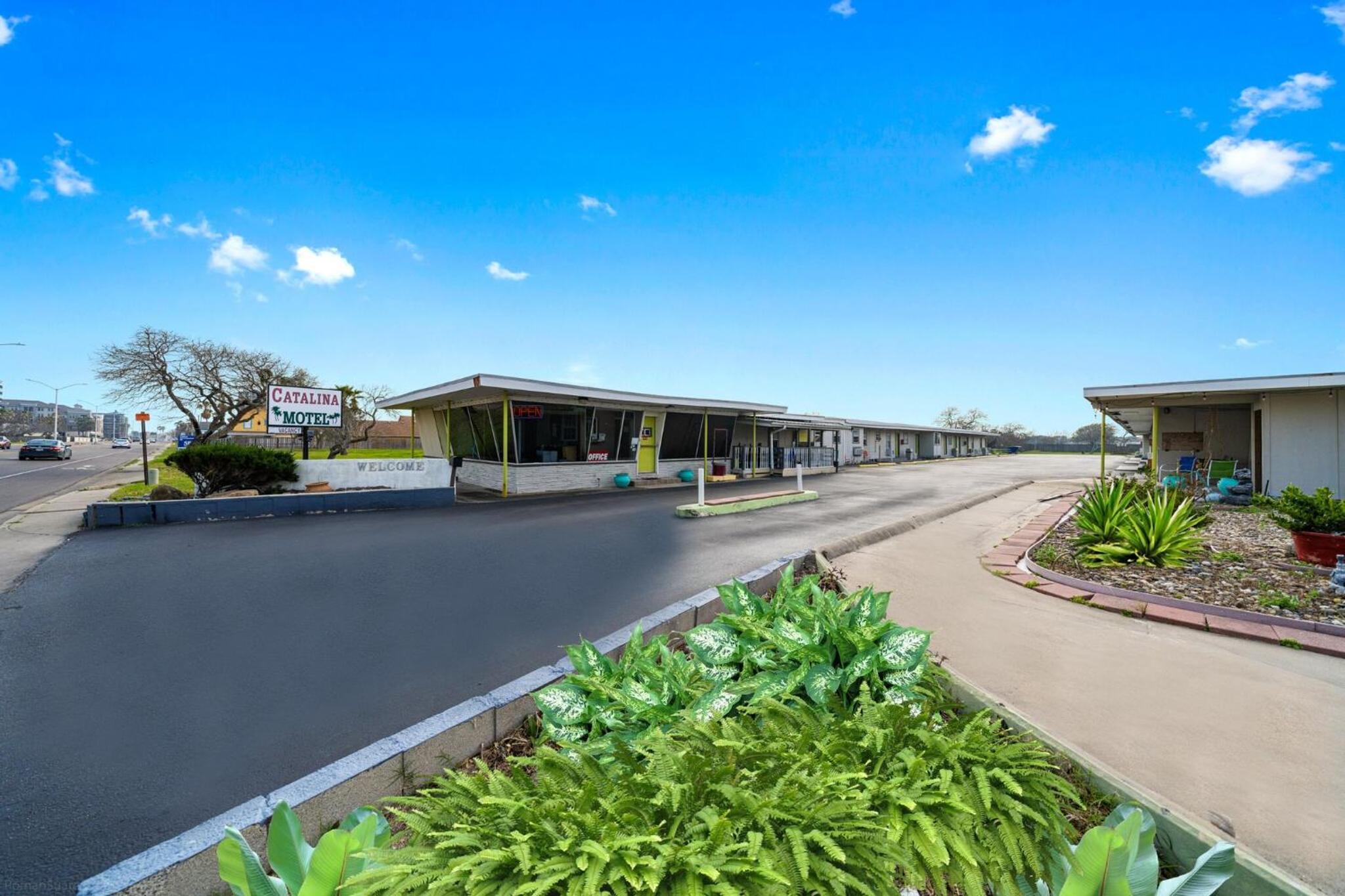 Hotel Catalina Motel - Image 1