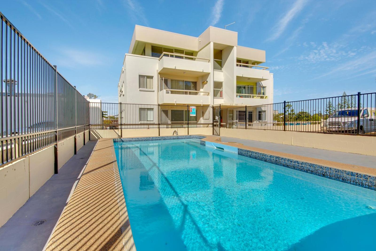 Luna Blu & The Beach Loft Yeppoon- Private Apartments view 3