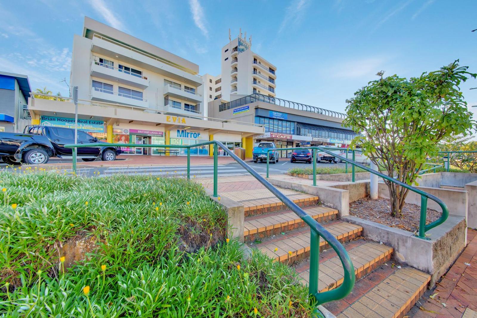 Luna Blu & The Beach Loft Yeppoon- Private Apartments view 4