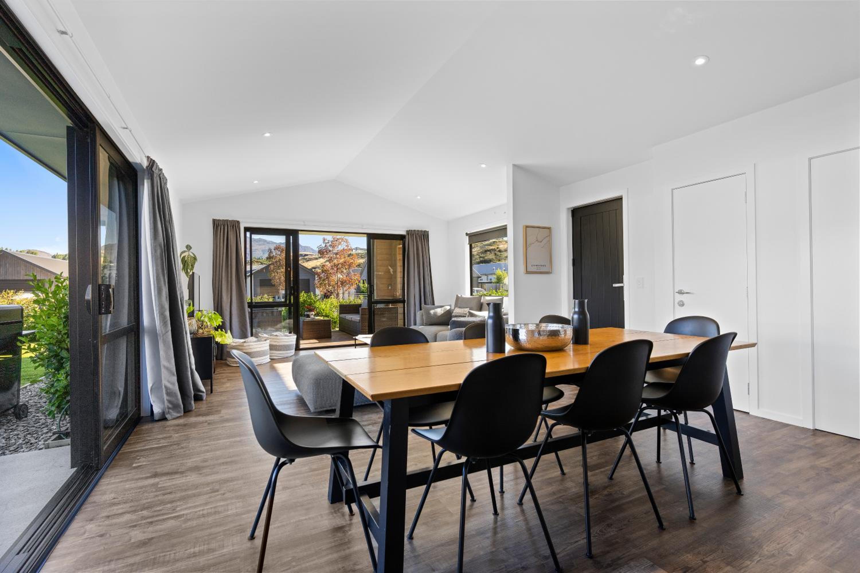 Wanderlust - Queenstown Holiday Home view 2
