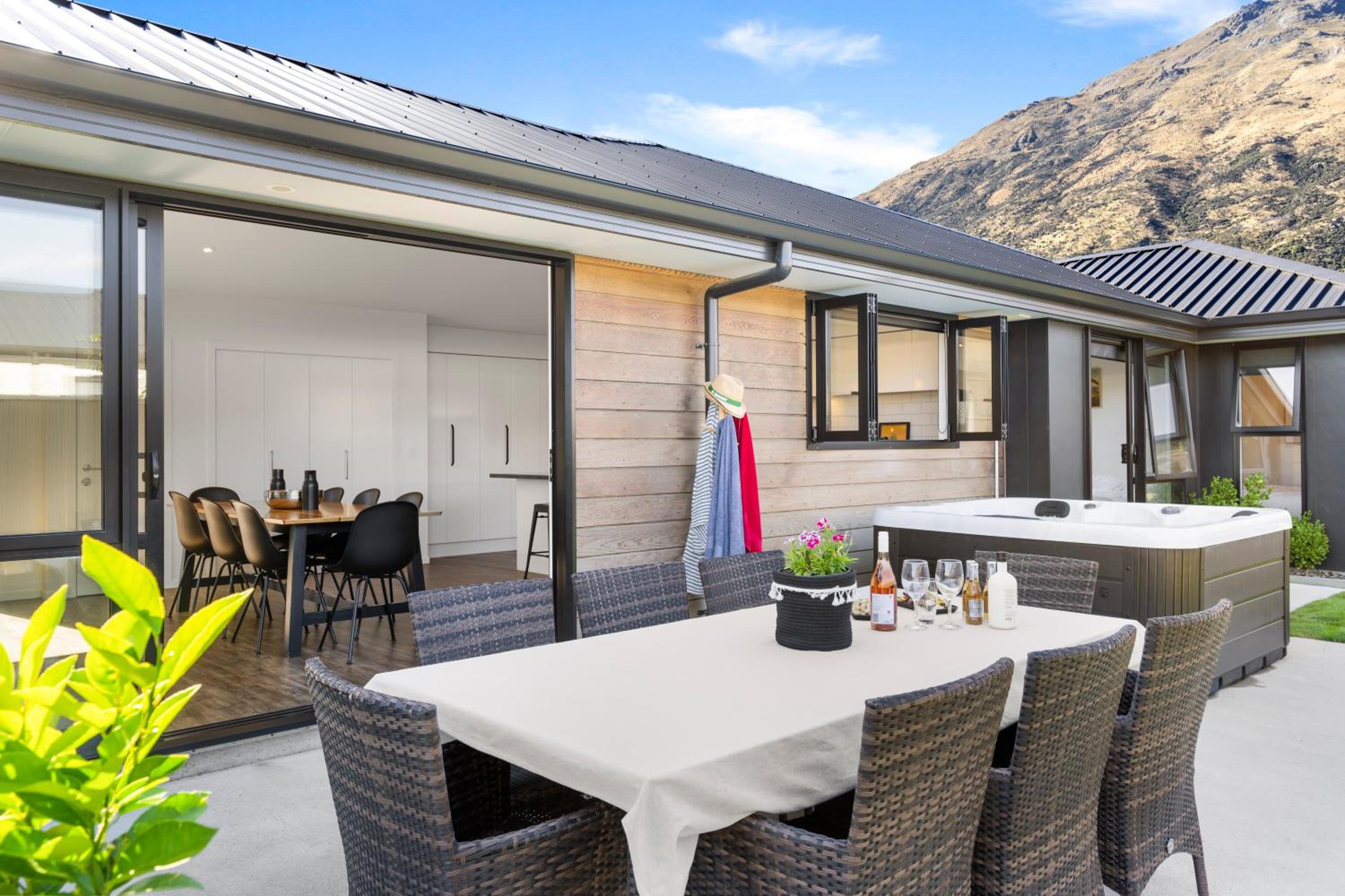 Wanderlust - Queenstown Holiday Home view 5