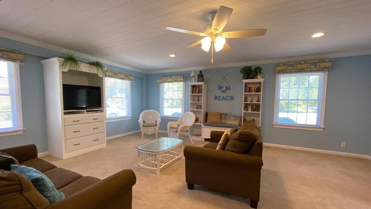 LYONS DEN - 3 Bedroom Home home view 5