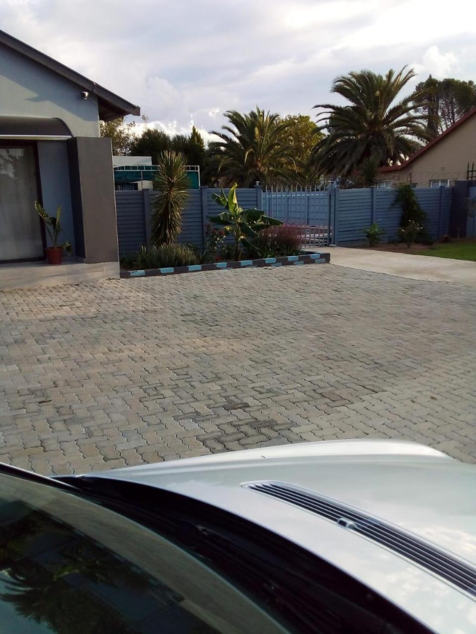 Photo 12