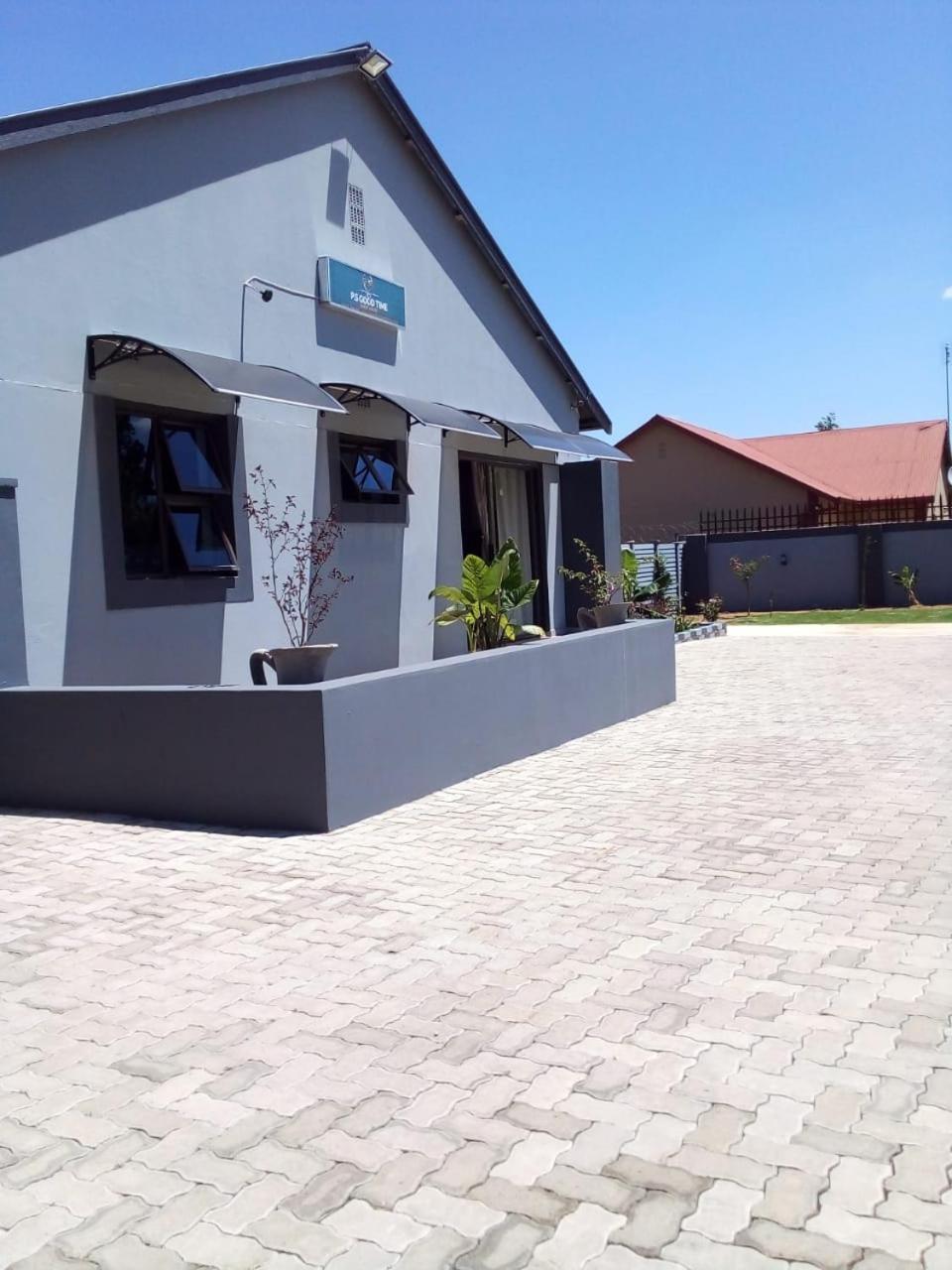 Photo 8