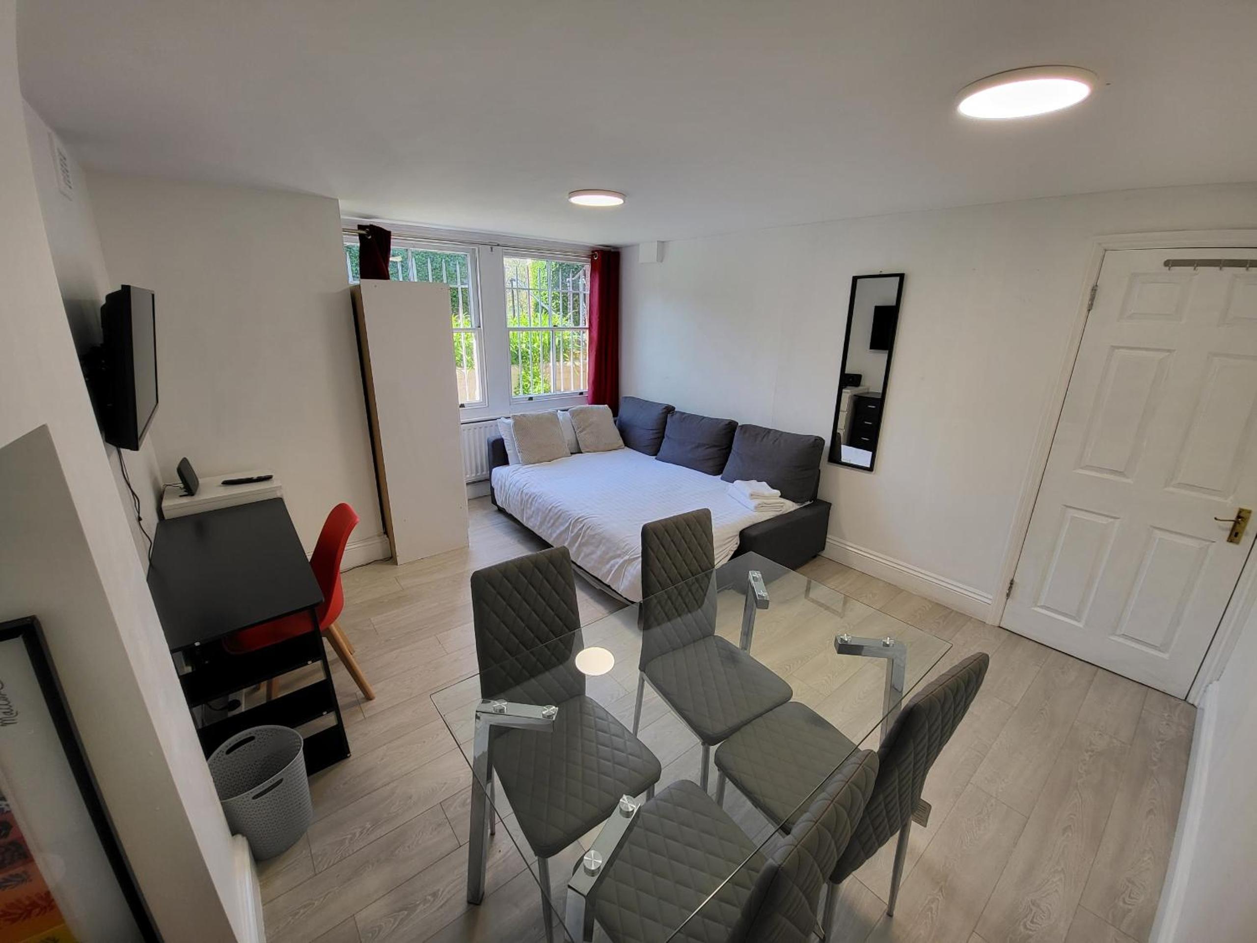 Cosy Apartment By Clapham South Underground!