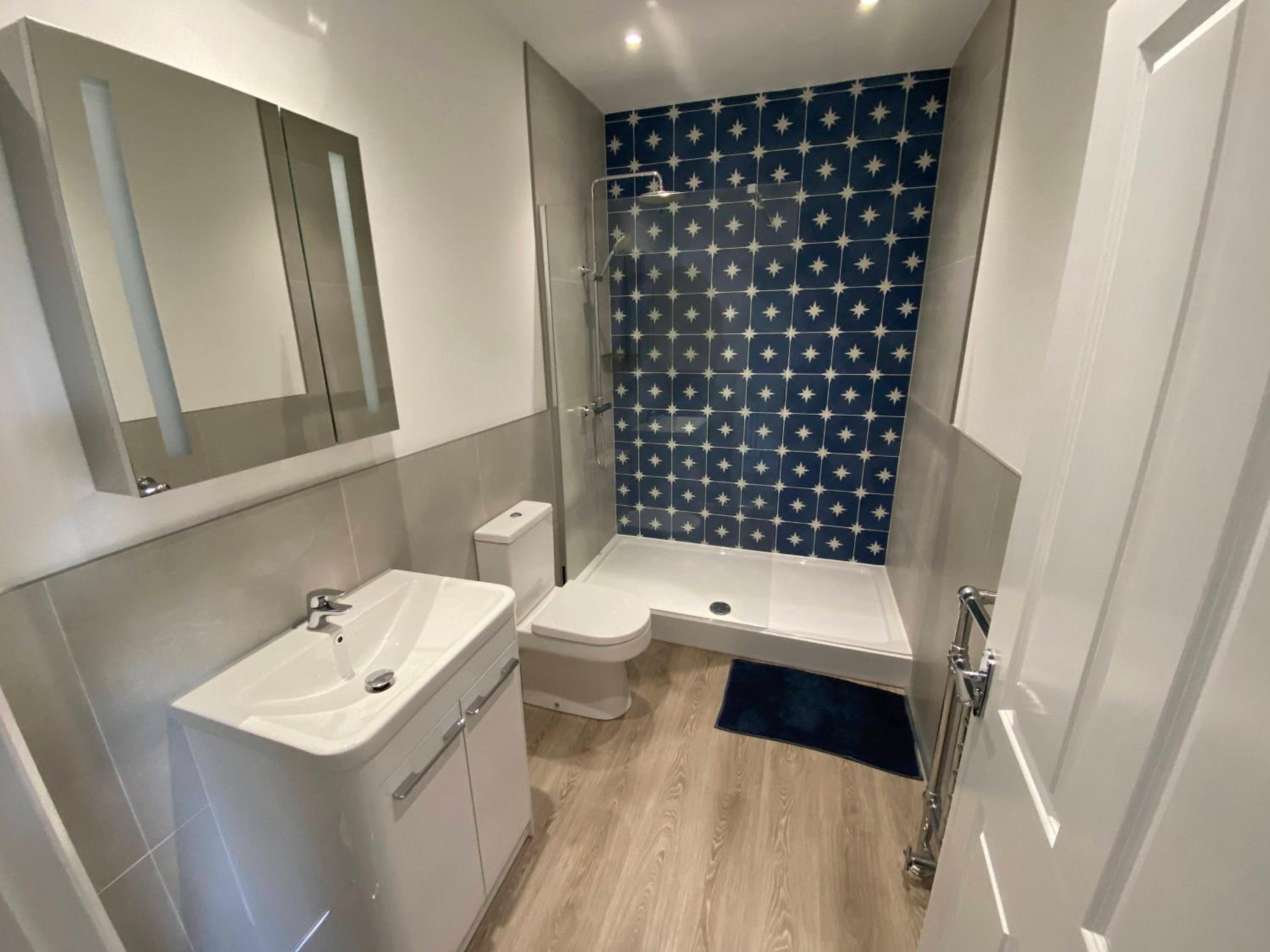 Clarendon Luxury Apartment